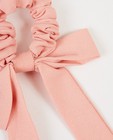 Breigoed - Roze scrunchie met strik