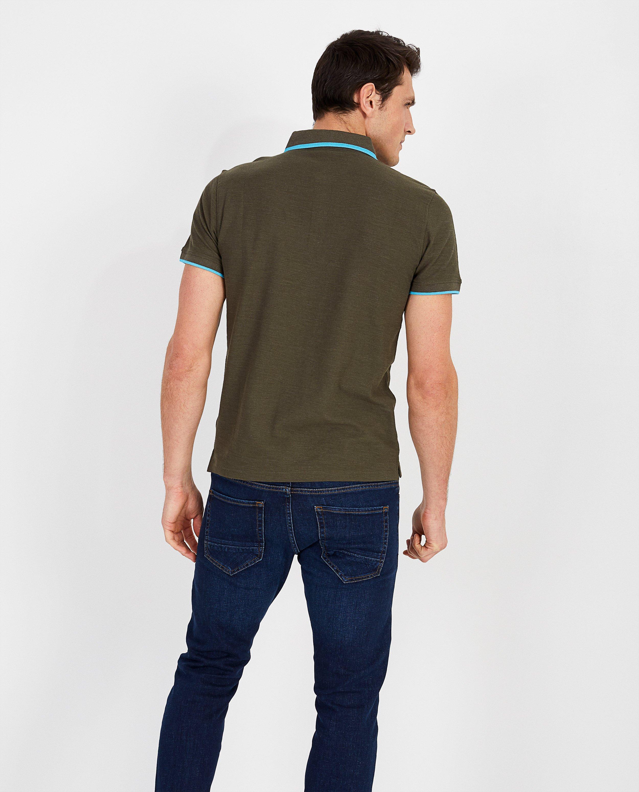 Donkergroene polo met fluoboord - Product Detail - khaki - afbeelding nummer 3