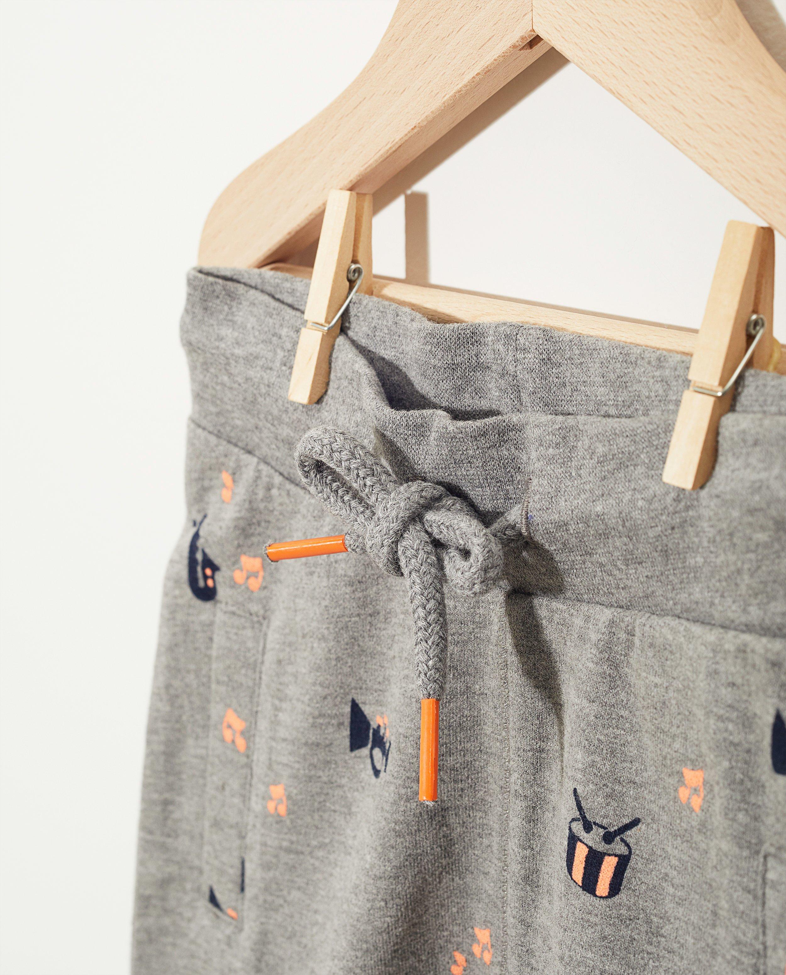 Grijze jogginsbroek van biokatoen - Product Detail - meerkleurig - afbeelding nummer 3