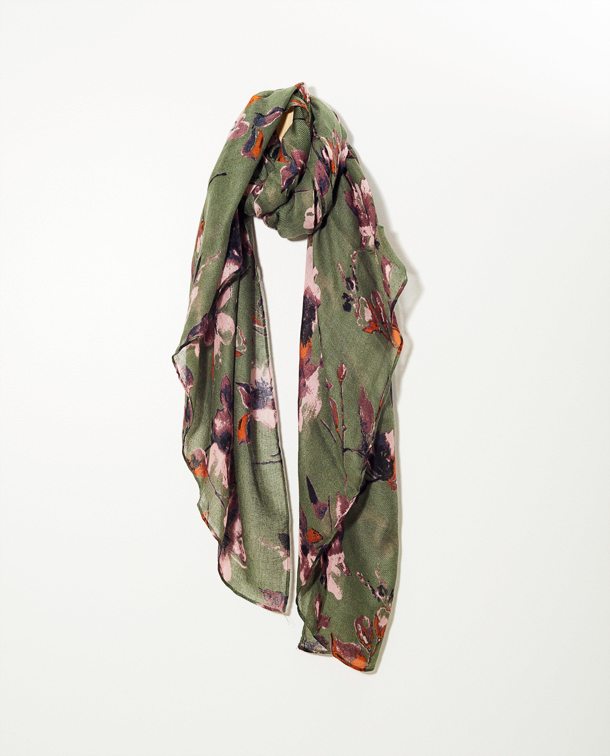 Kaki sjaal bloemenprint Pieces - oranje en roze bloemprint - Pieces