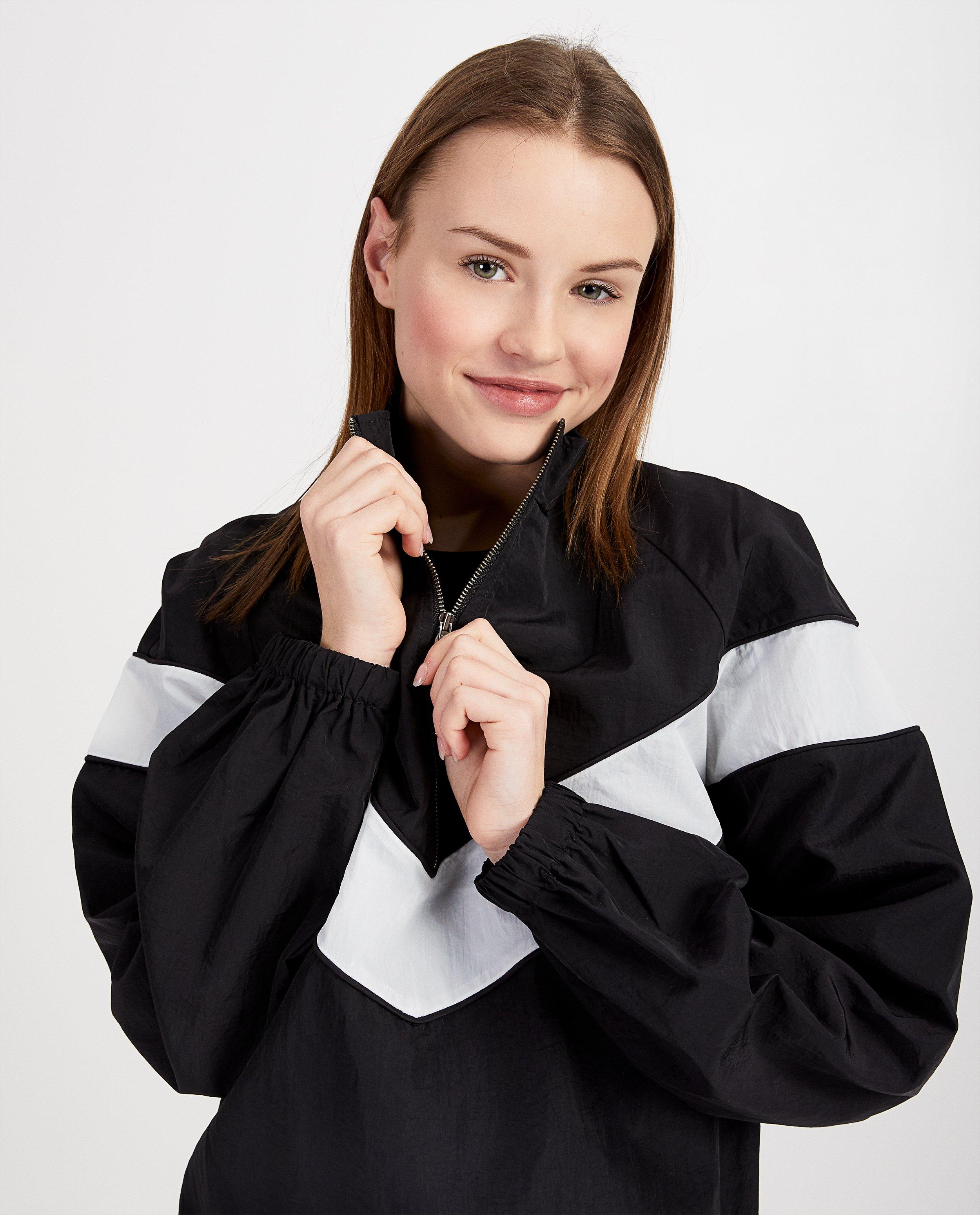 Zwarte jas met korte rits - Product Detail - zwart - afbeelding nummer 2