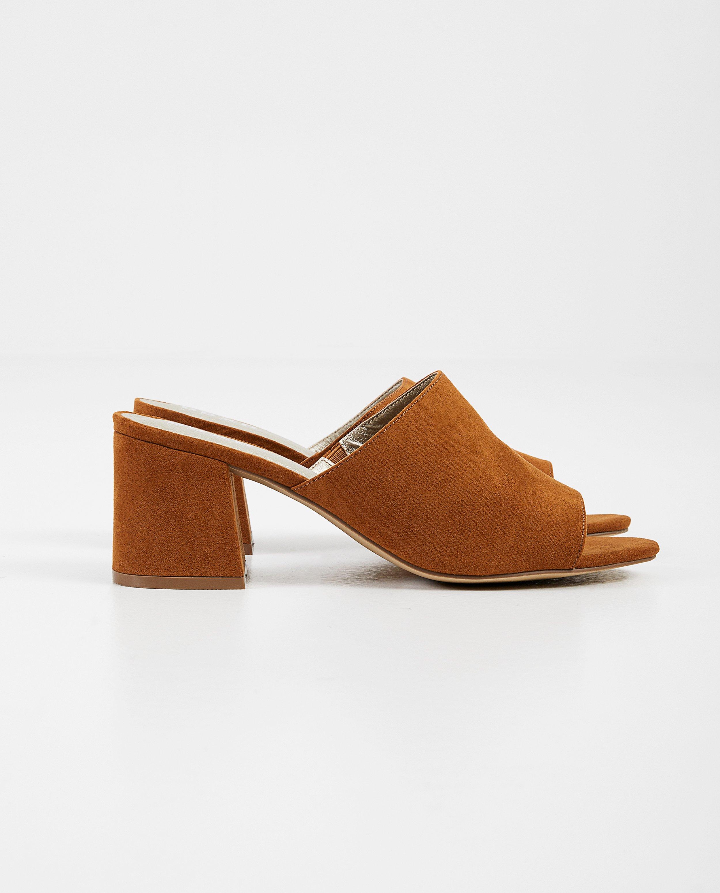 Camel slippers van suède - met hak - BBXR By Bullboxer