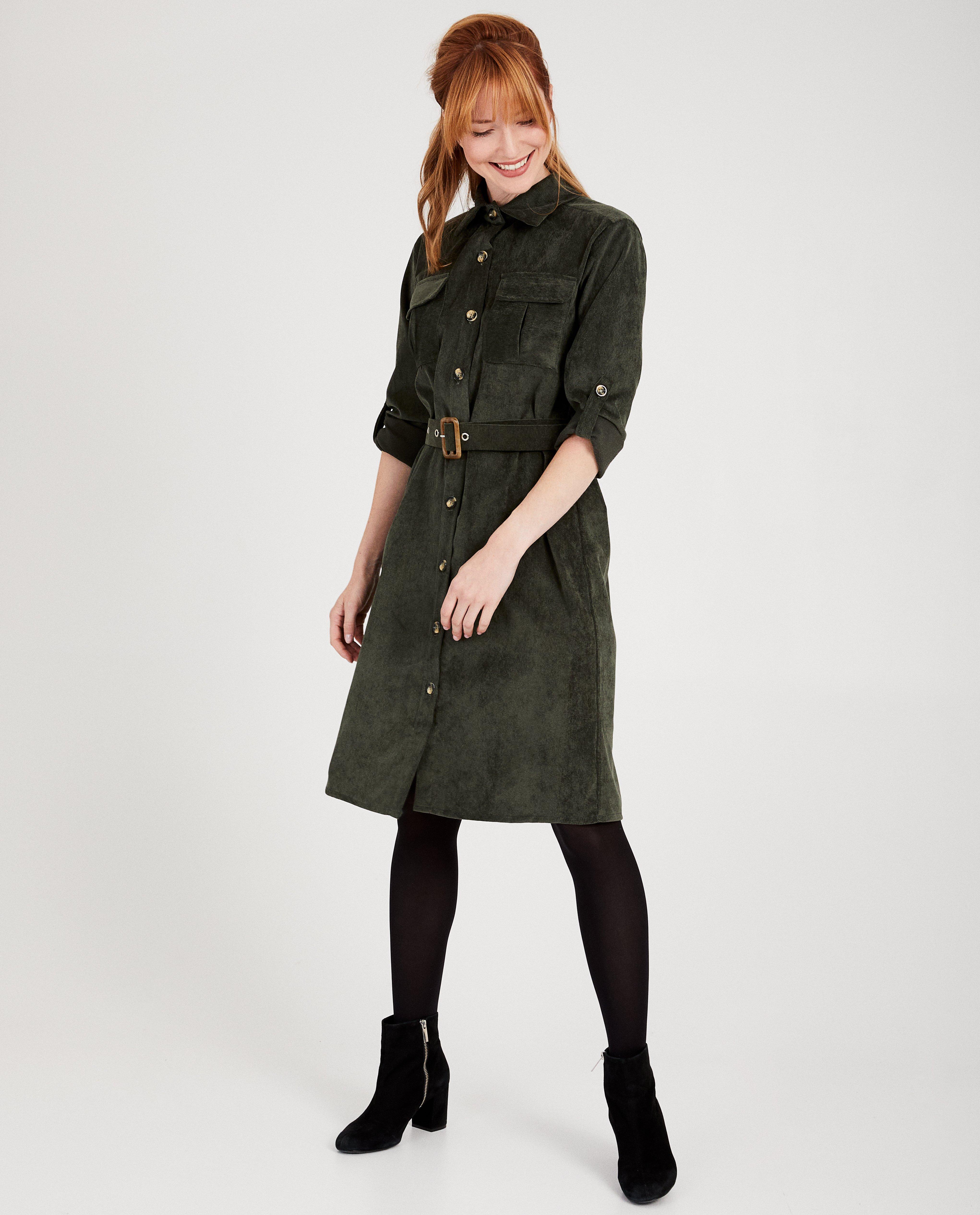 Groene jurk + riem Atelier BXL - van ribfluweel - Atelier BXL
