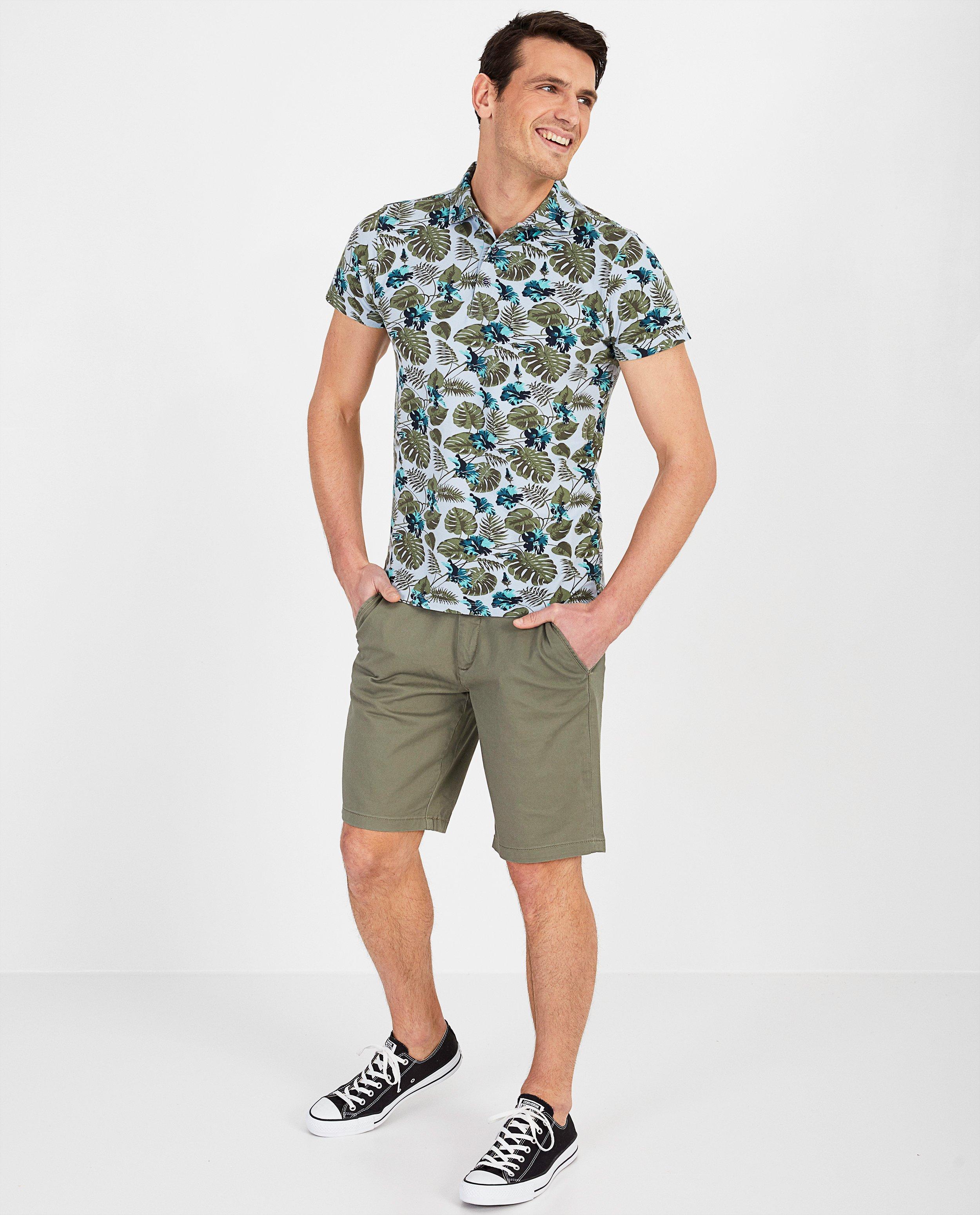 Lichtblauwe polo met print Noize - tropische print - Noize
