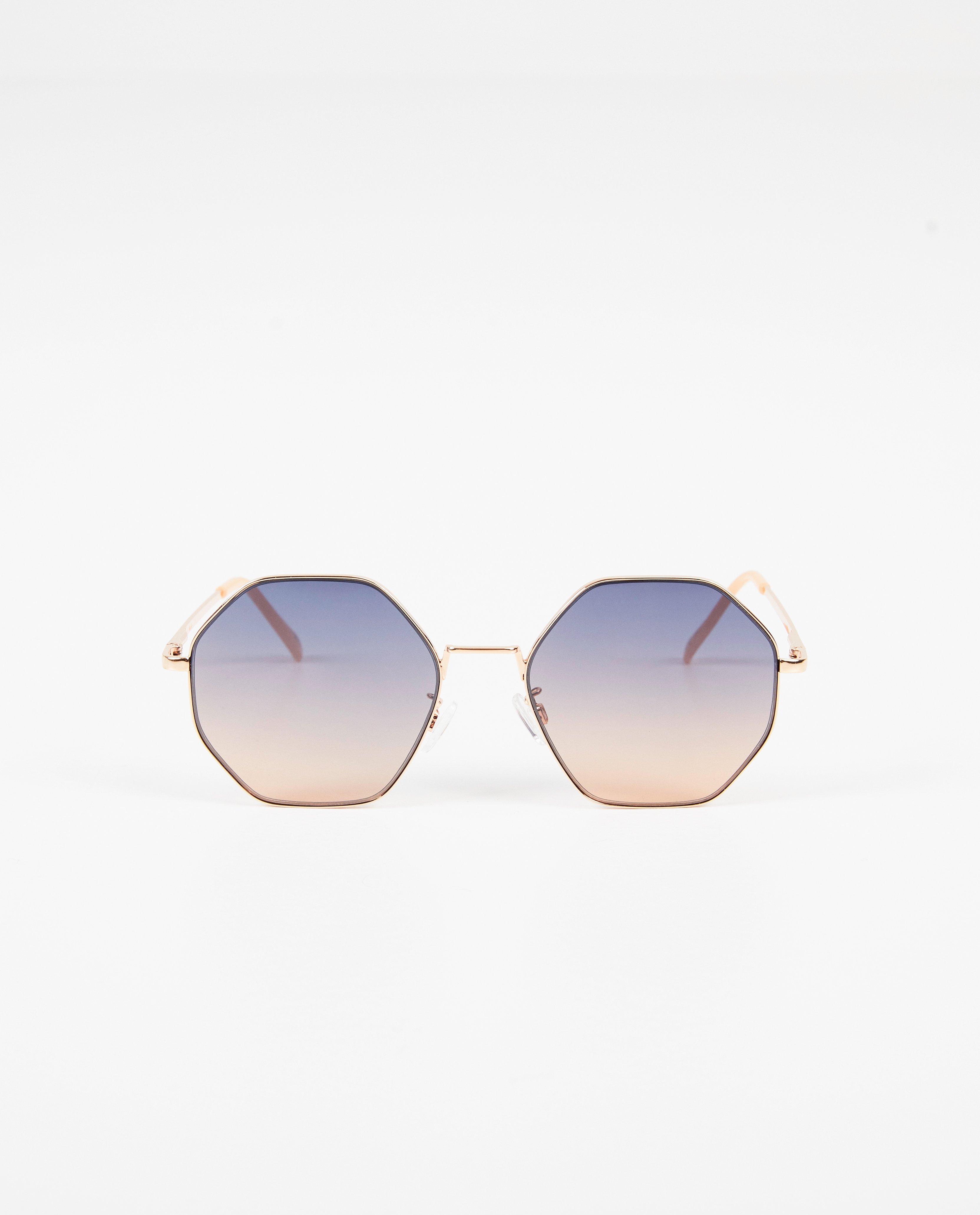 Zonnebril met hoekige glazen