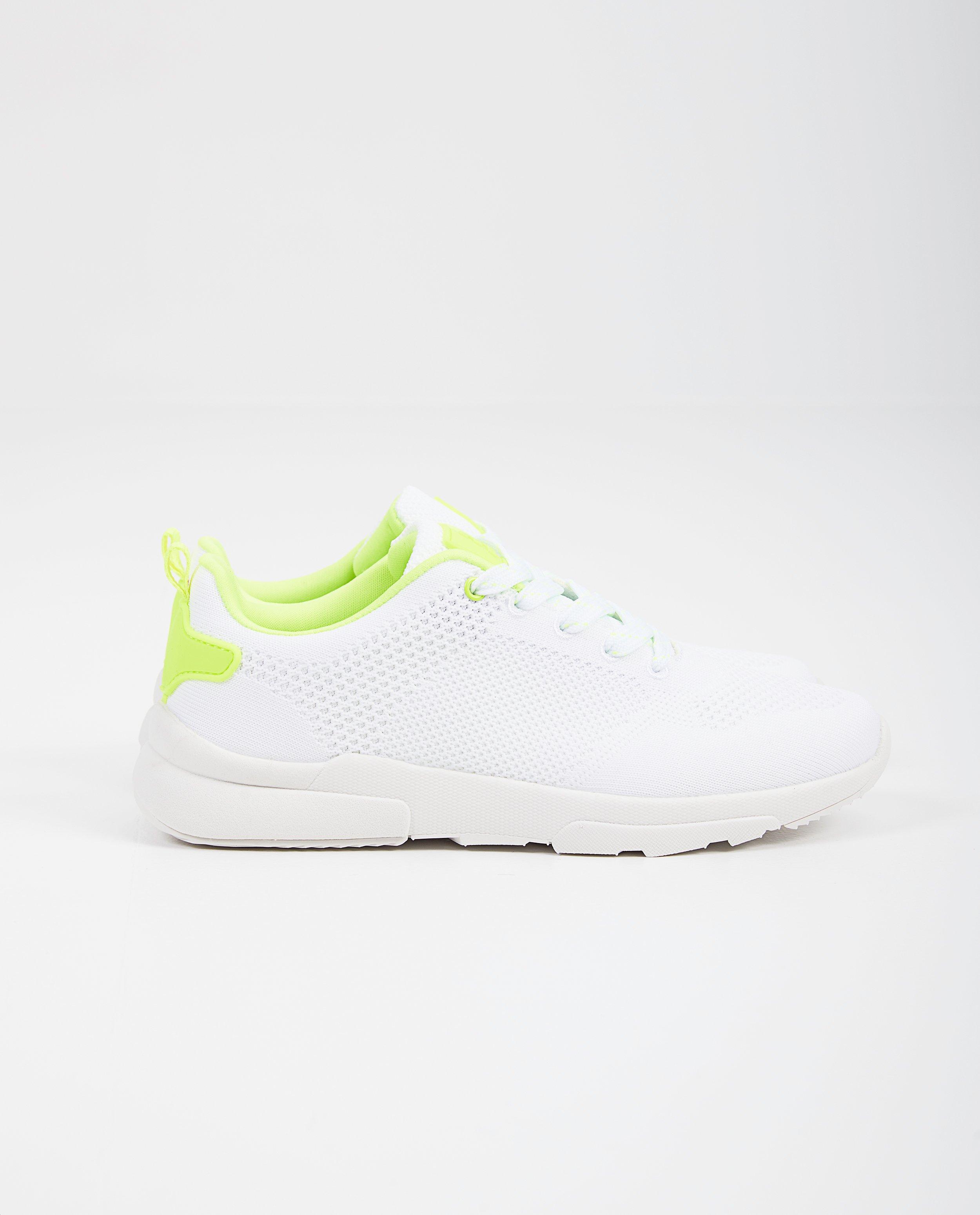 Witte sneakers, maat 33 - 38 - Product Detail - wit - afbeelding nummer 1