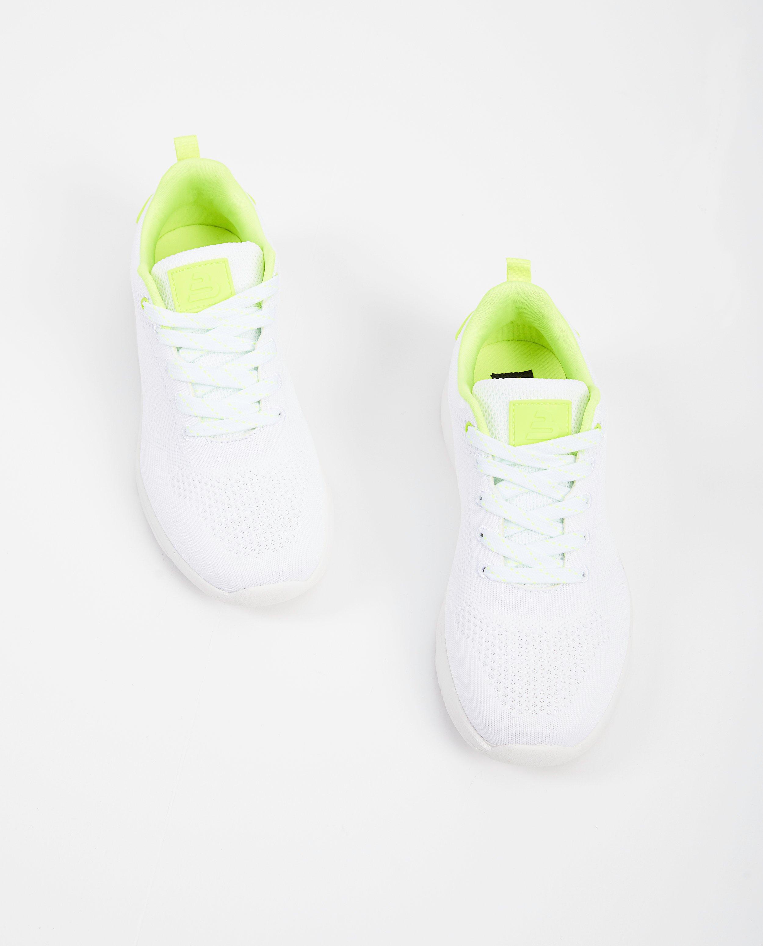 Witte sneakers, maat 33 - 38 - Product Detail - wit - afbeelding nummer 3