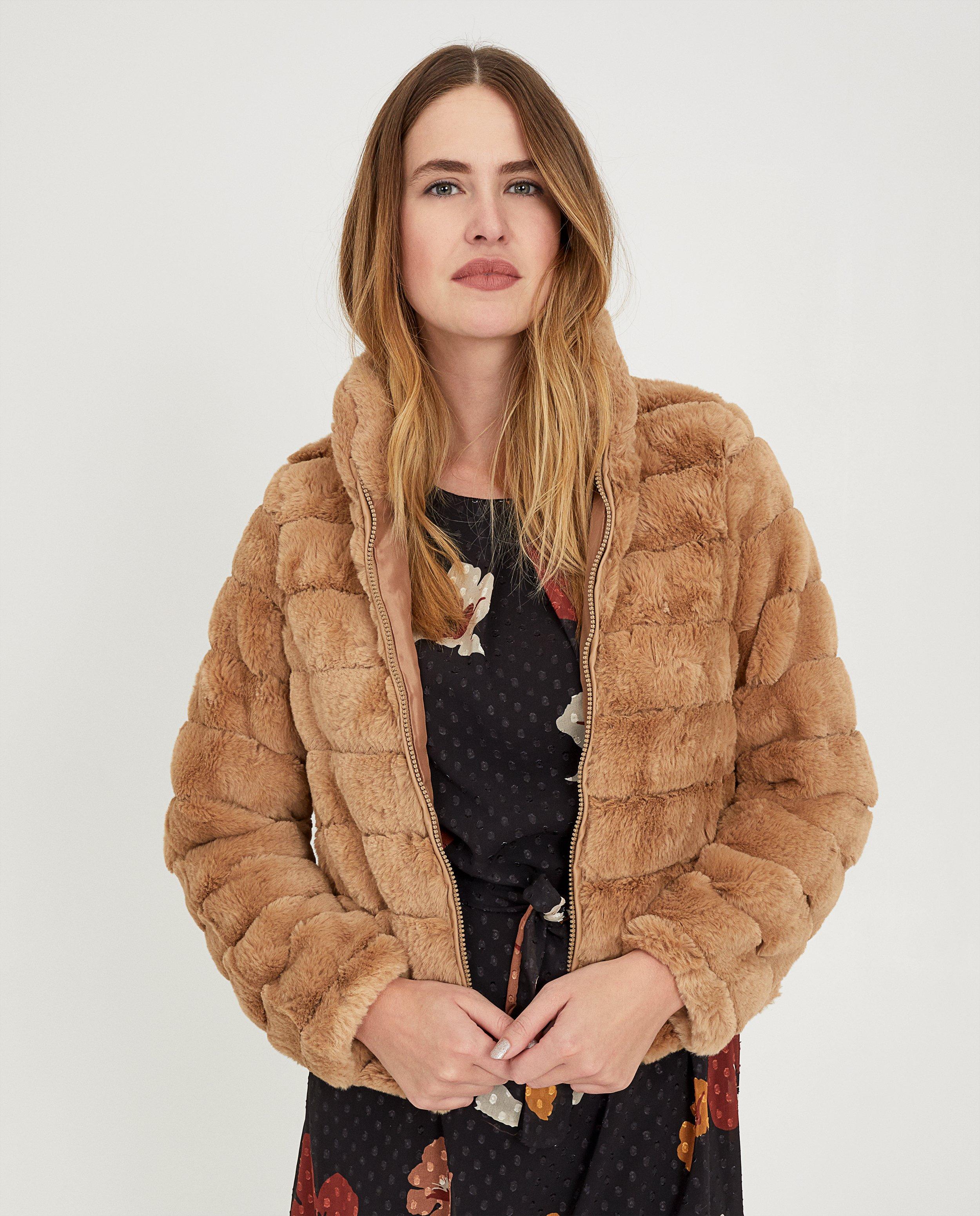 Poncho's en teddy's - Beige faux fur jas Ella Italia