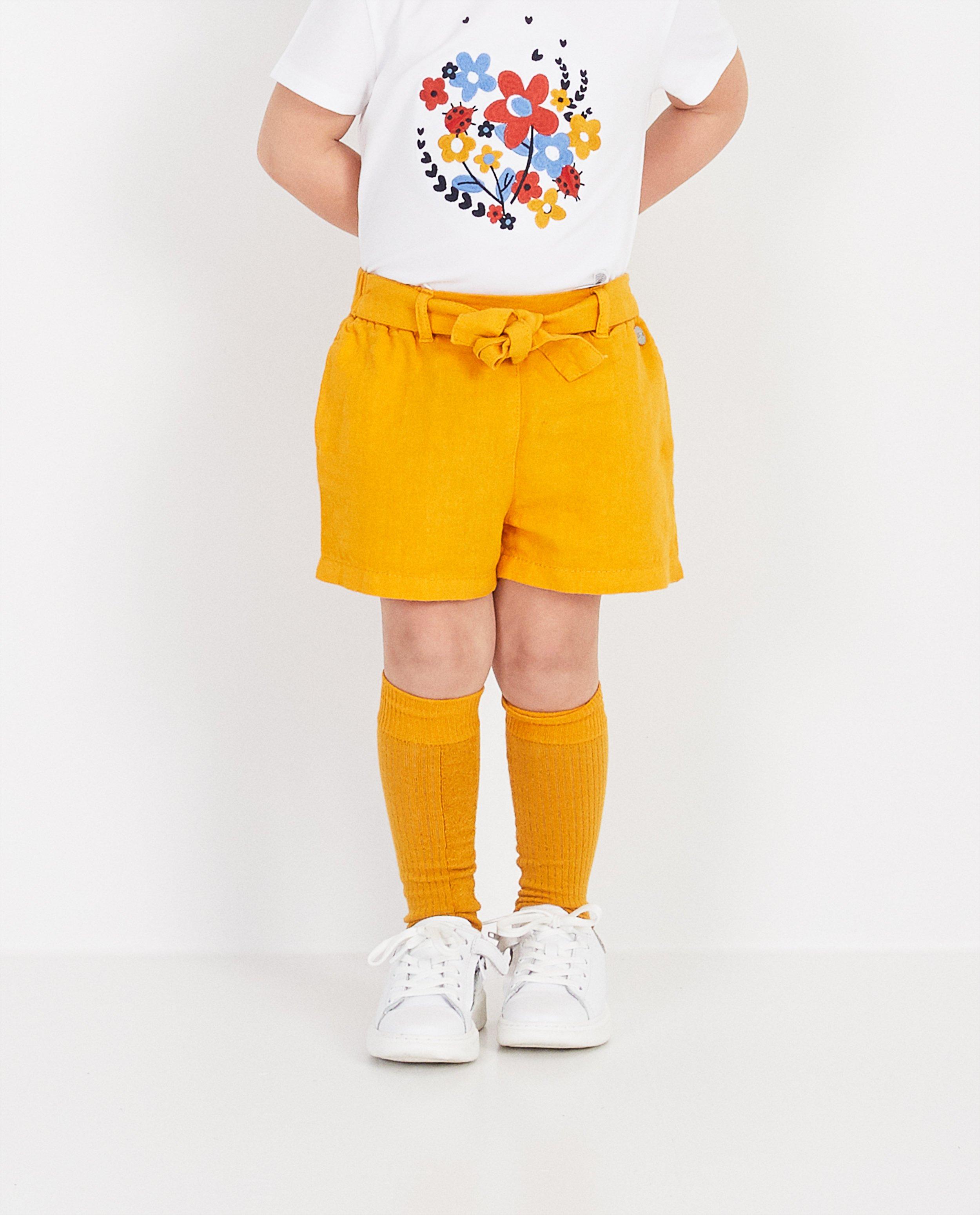 Shorten - Donkergele short Plop