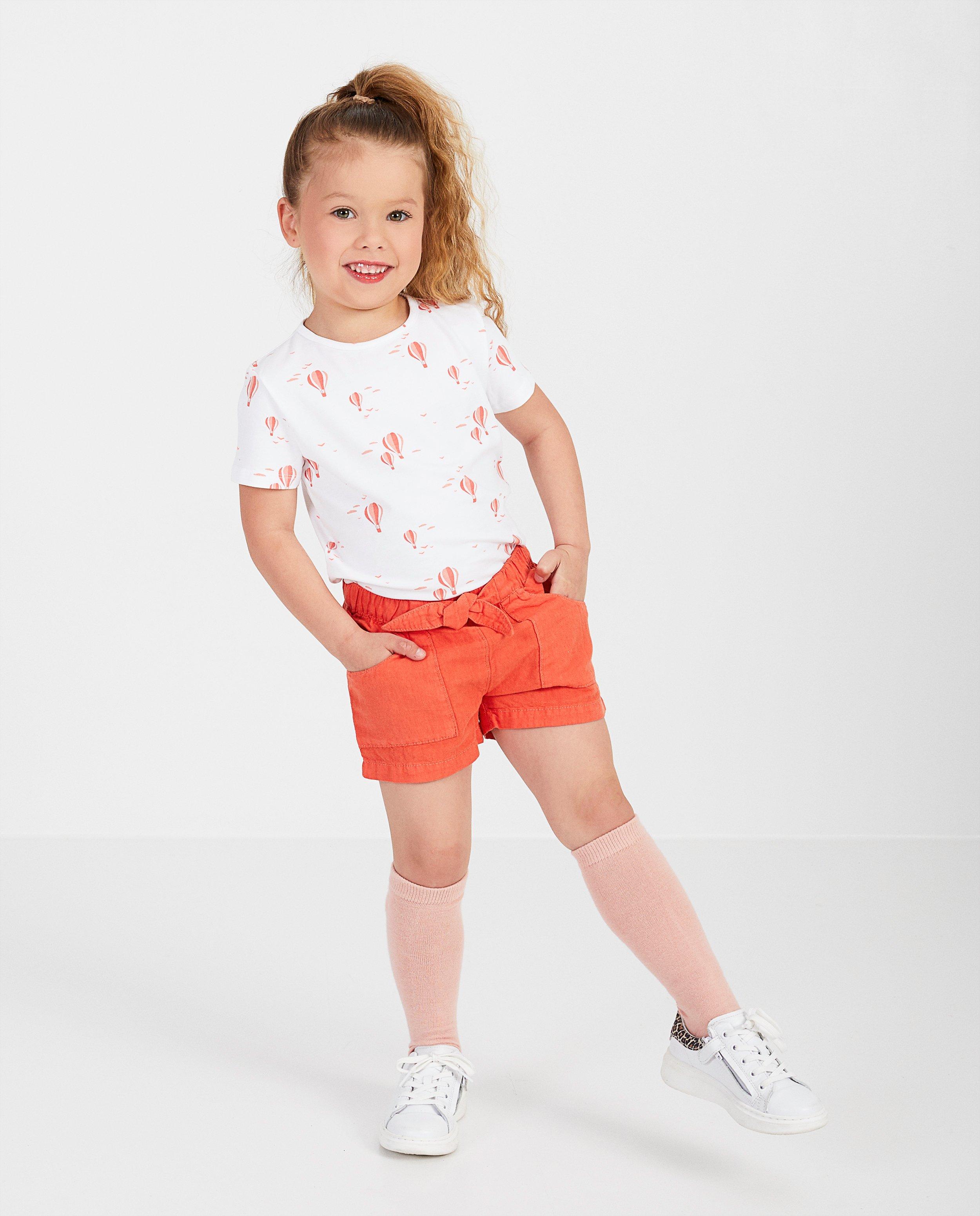 Korte short in oranje - met knooplint - Milla Star