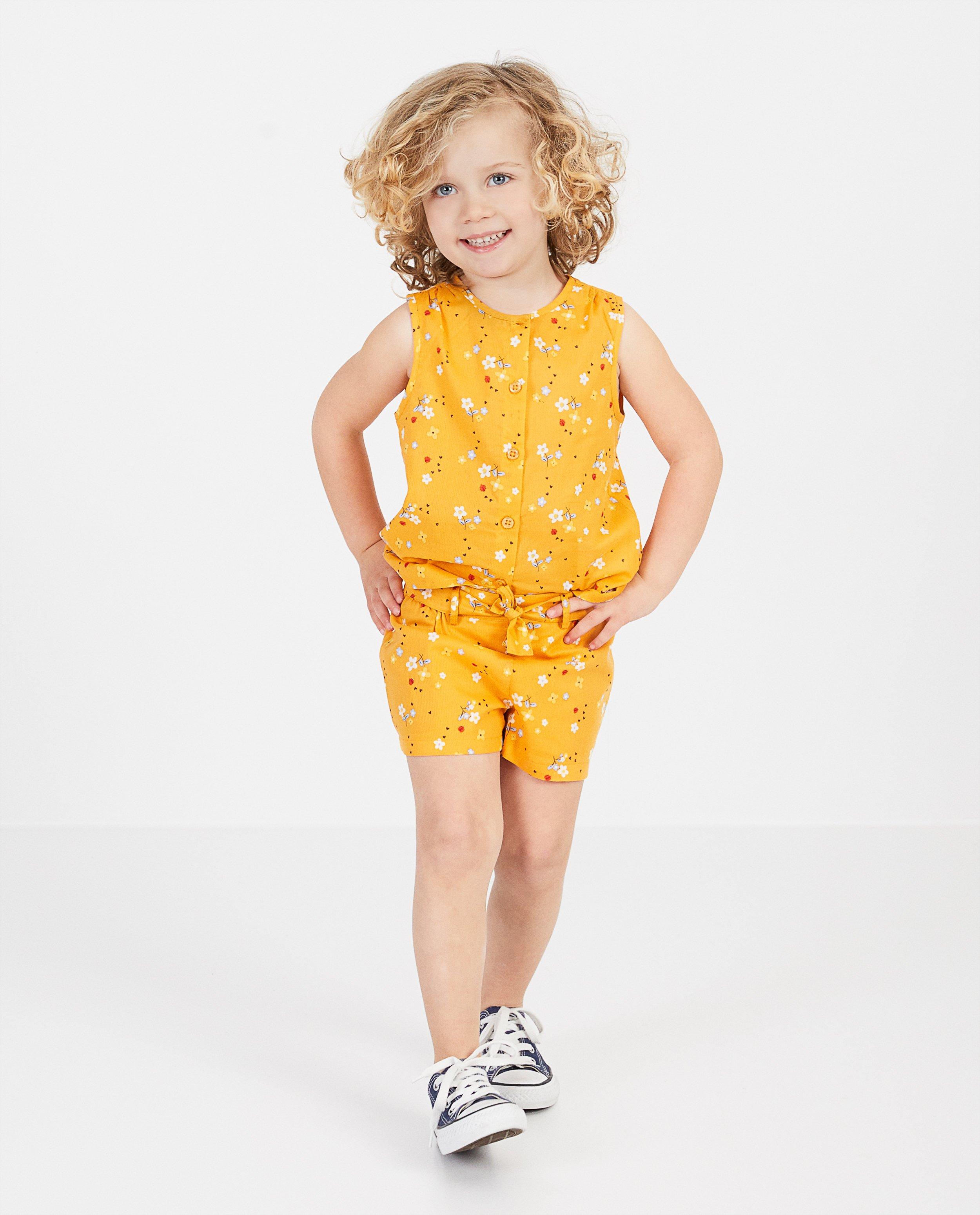 Donkergele short met print Plop - allover - Plop