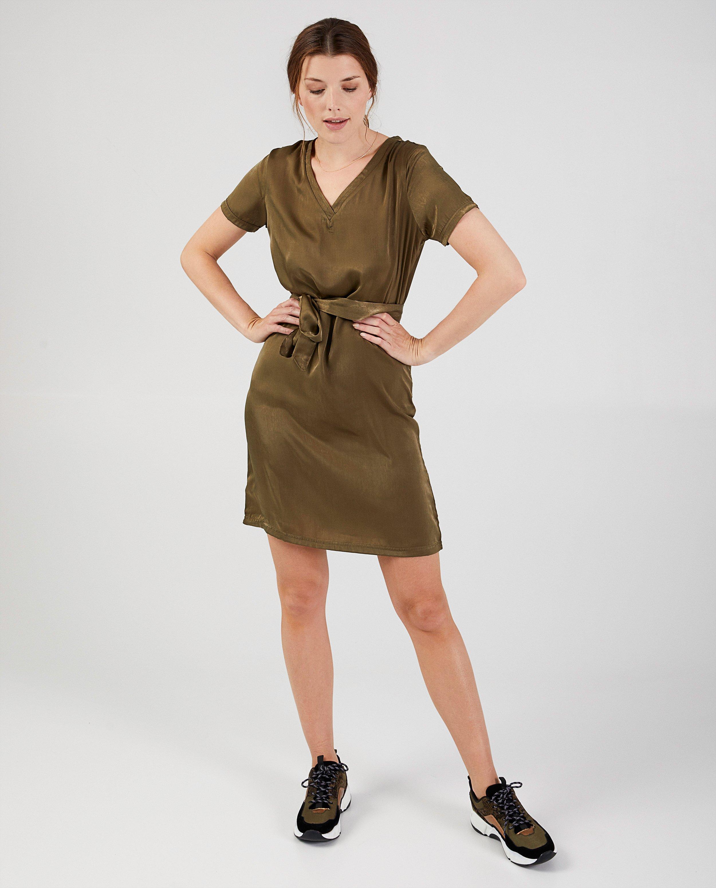 Robe noire, ceinture &agrave; nouer - D&eacute;tails du produit - bleu fonc&eacute; - image num&eacute;ro 1