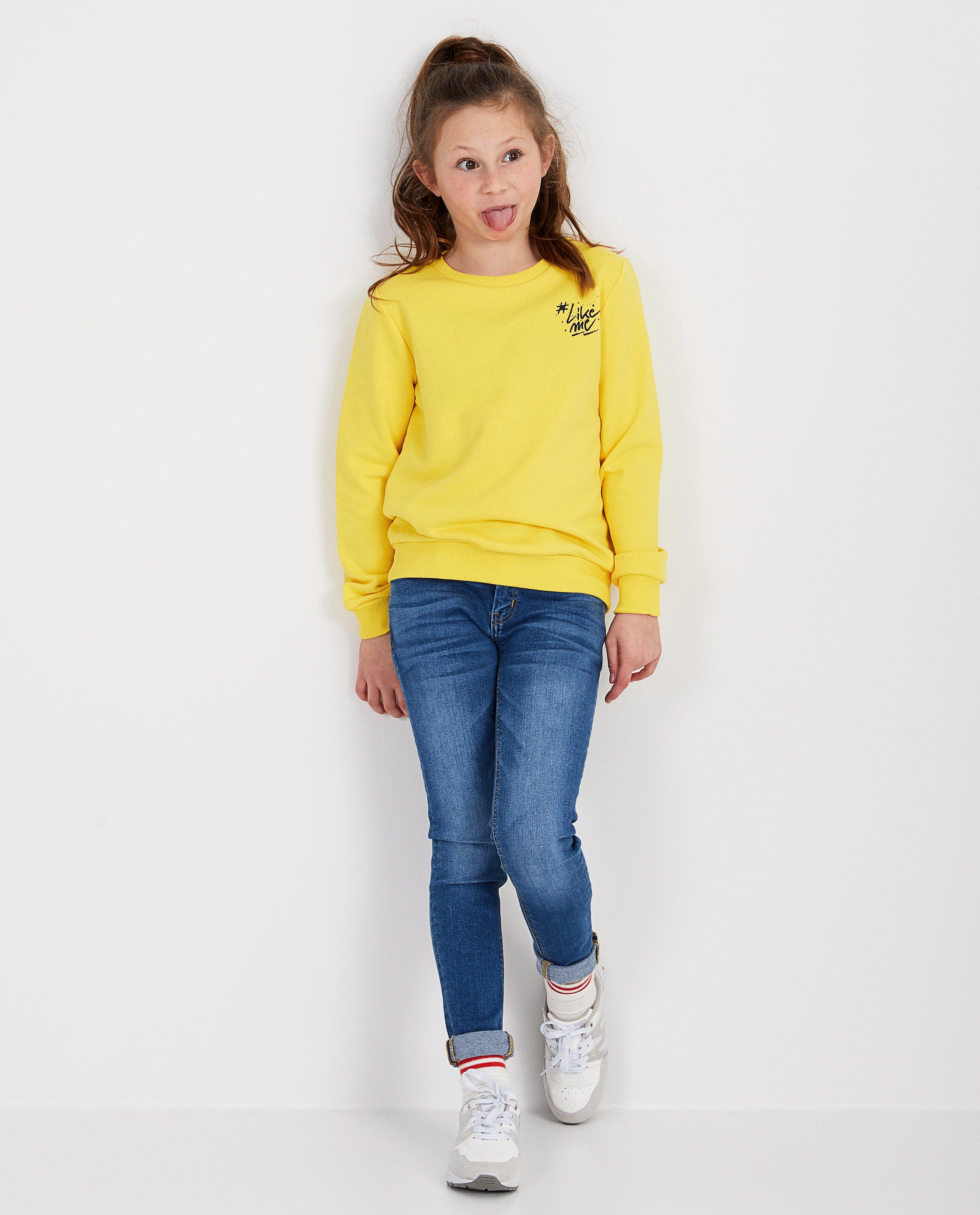 Rode sweater met opschrift #LikeMe - Ketnet - Like Me