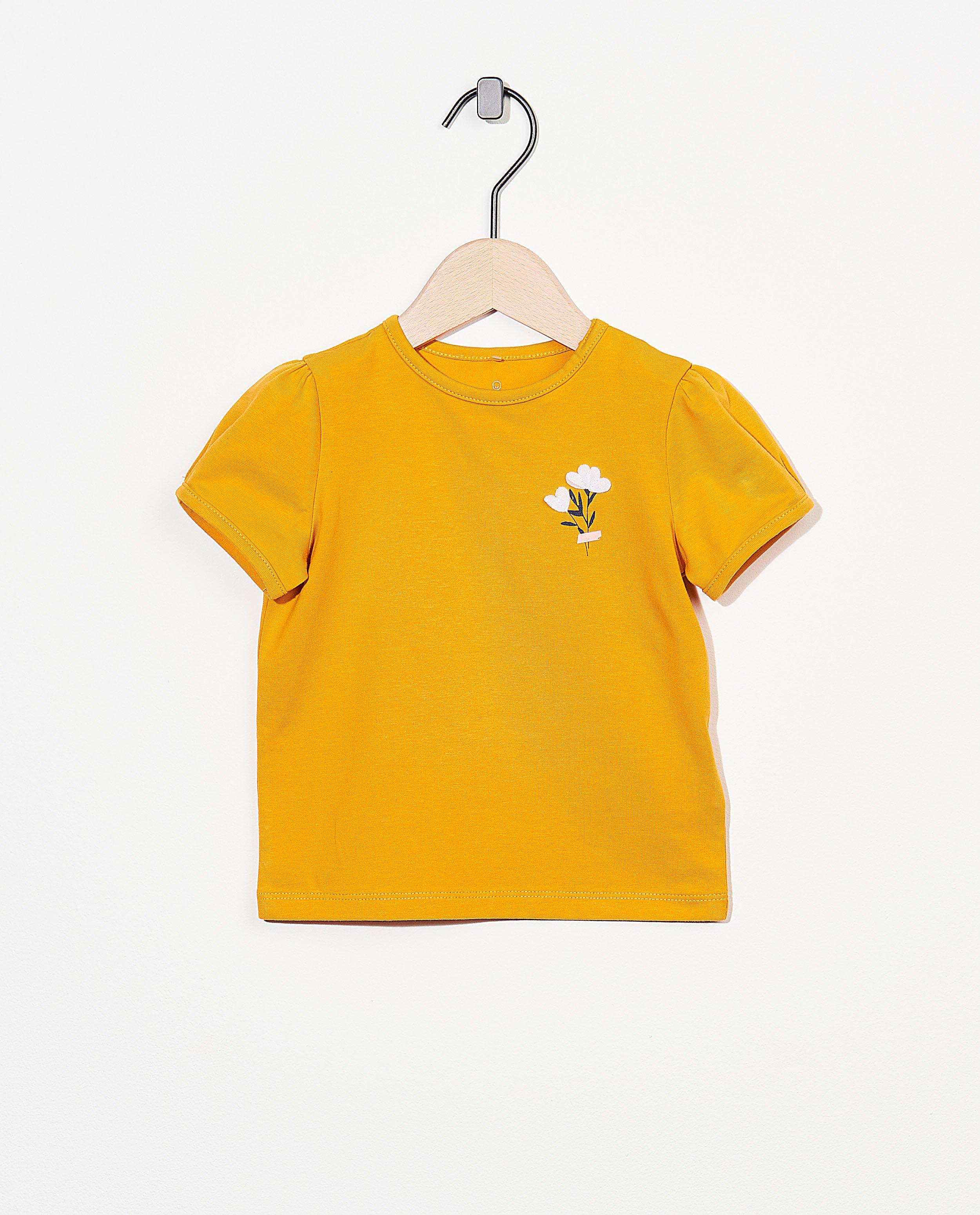 jaune foncé
