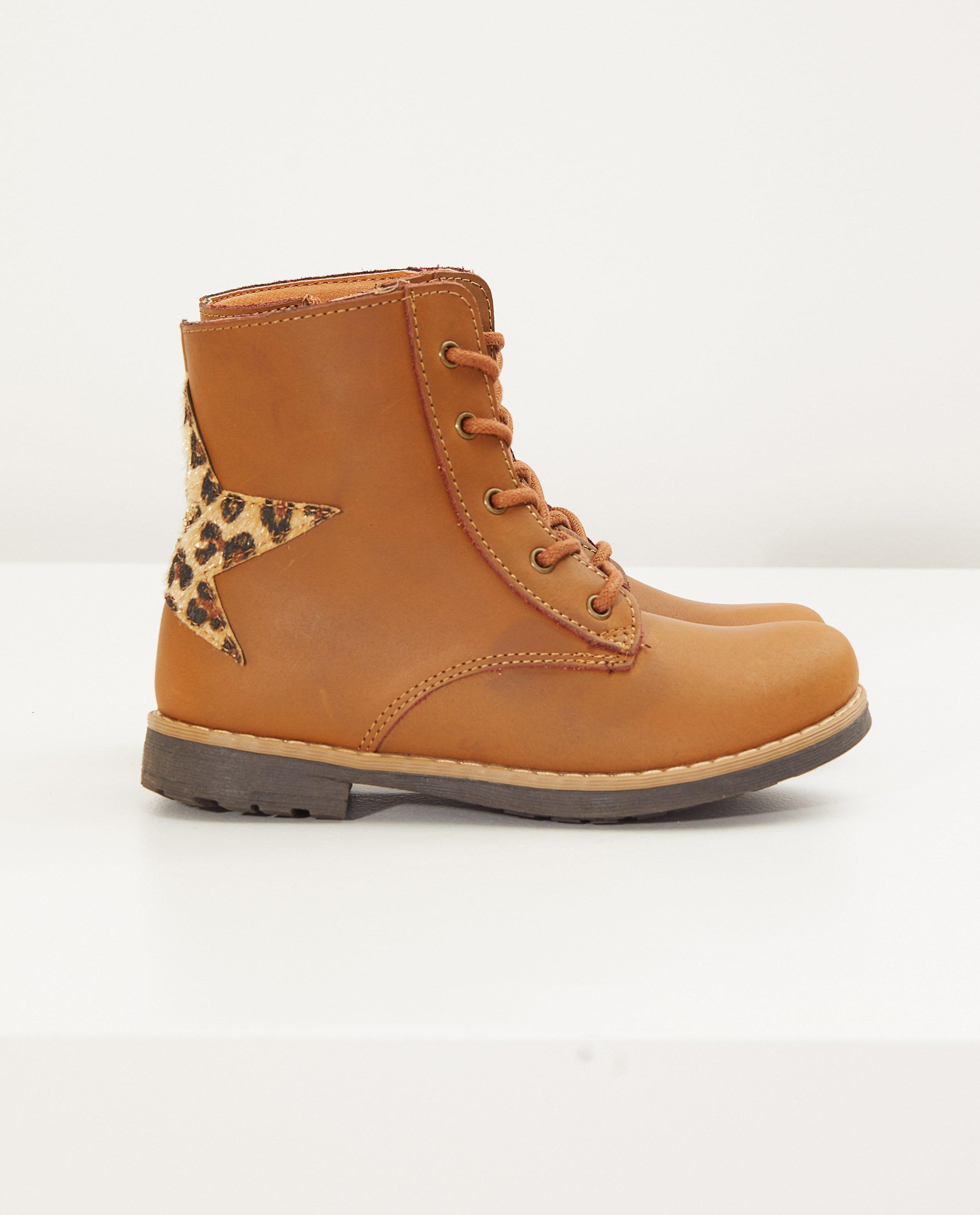 Lederen enkellaars in cognac - met speciale print - Milla Star