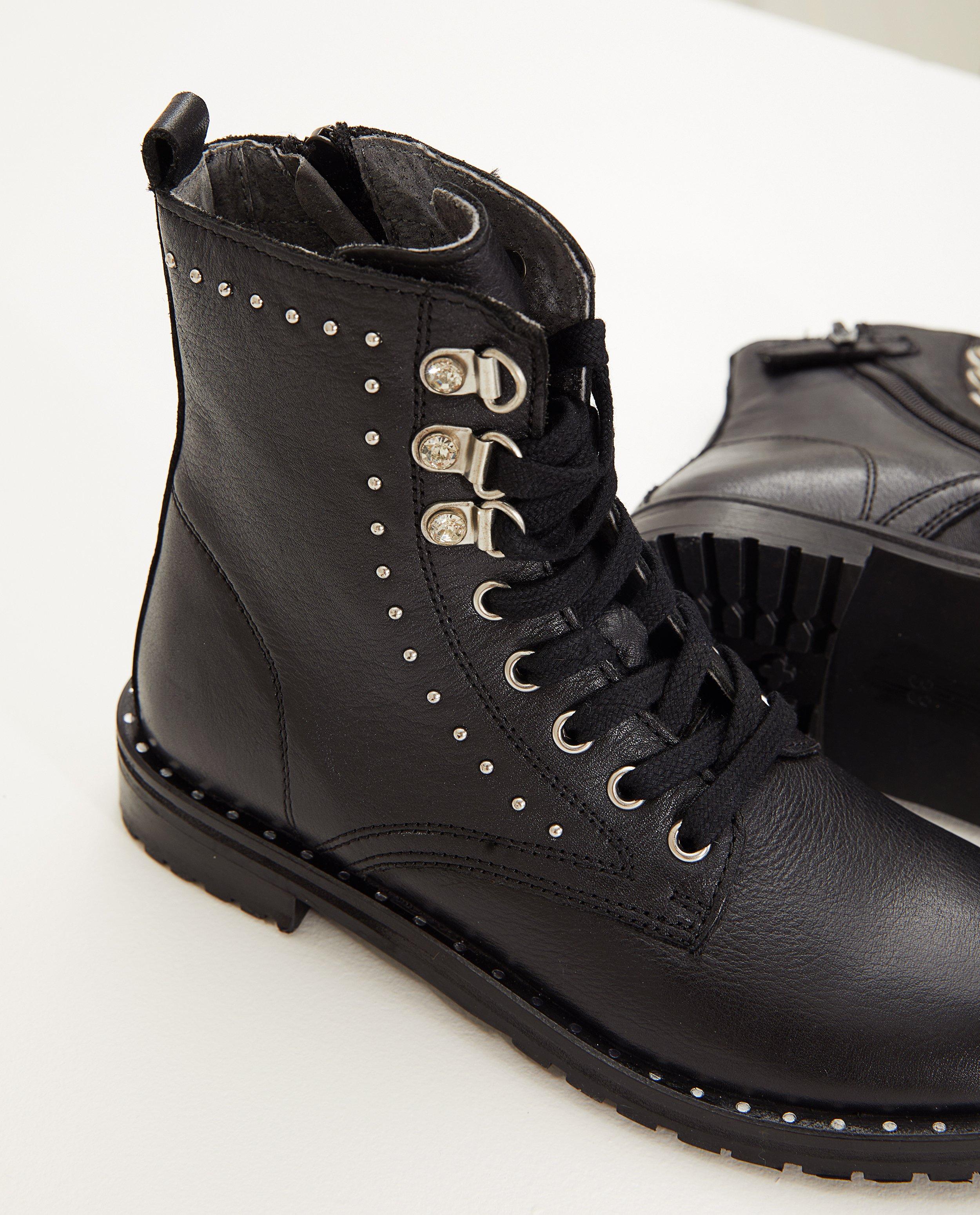 Schoenen - Zwarte enkellaars met studs