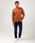 Bruine sweater met borstzak - reliëfprint - Quarterback