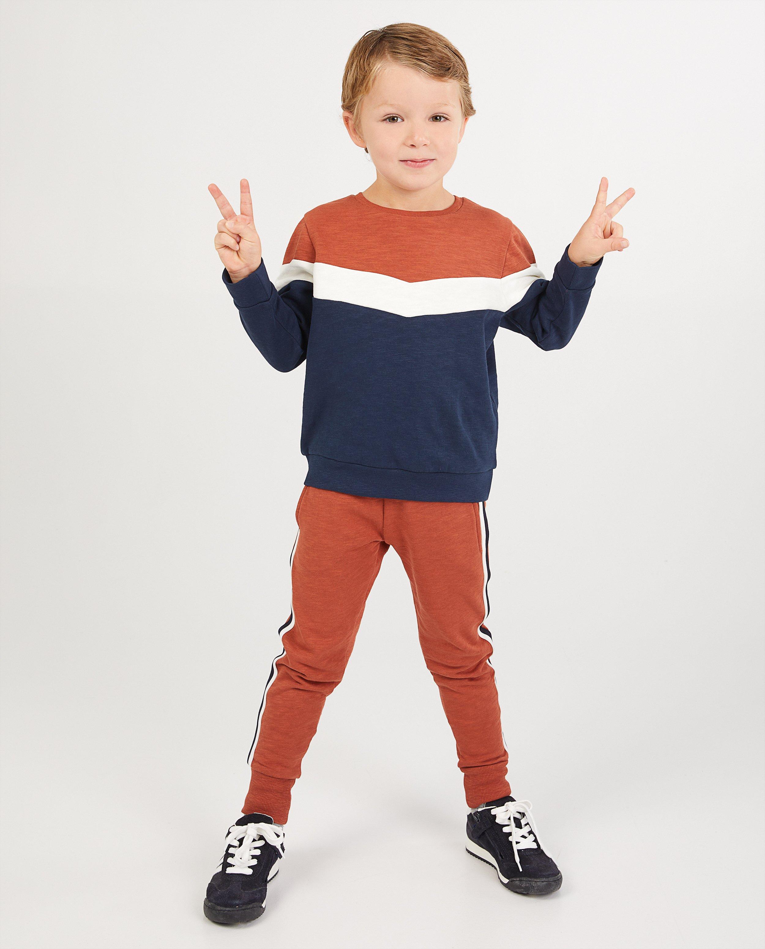 Bruine joggingsbroek van biokatoen - met gestreepte strook - Kidz Nation