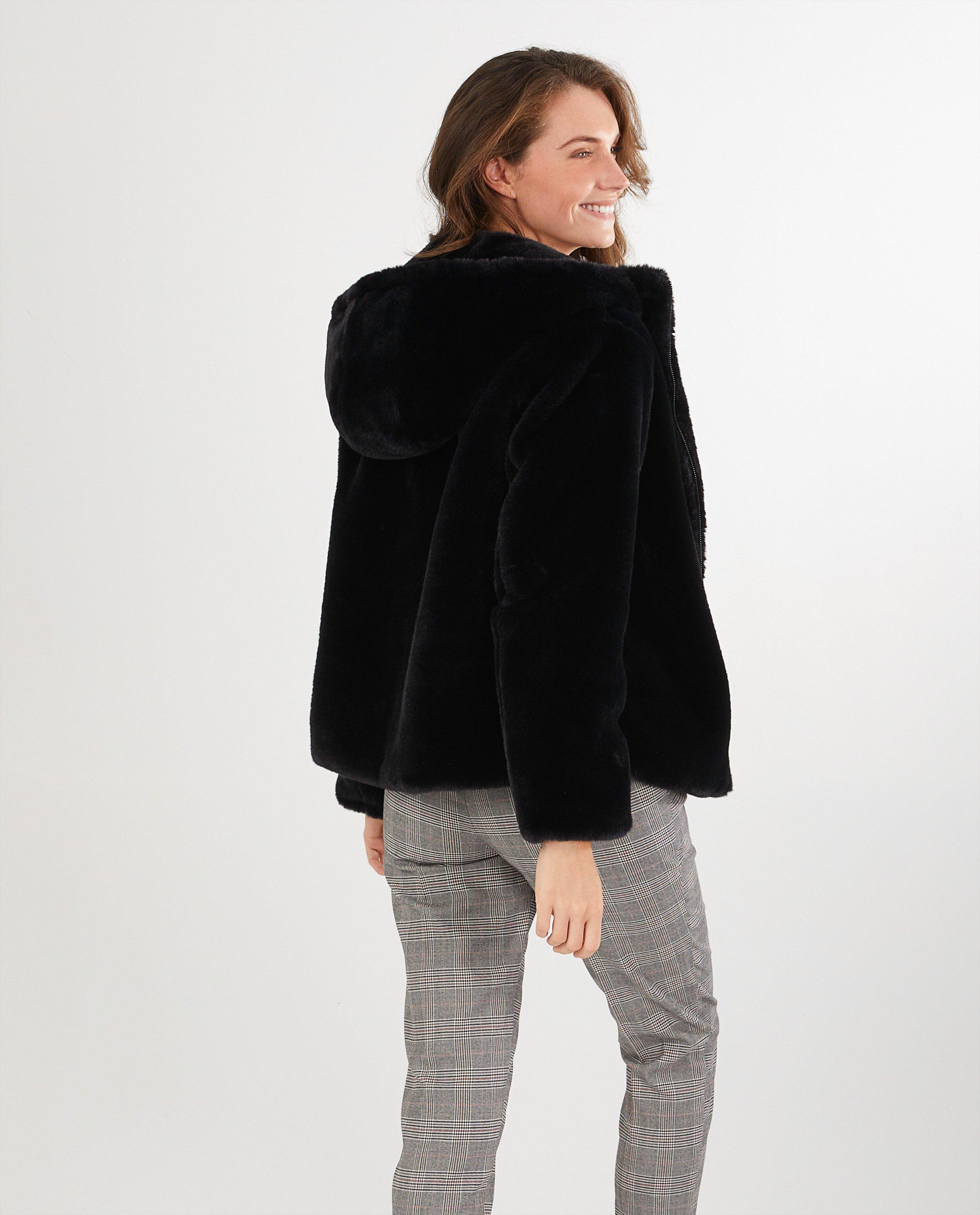 Poncho's en teddy's - Zwarte jas van fake fur Sora