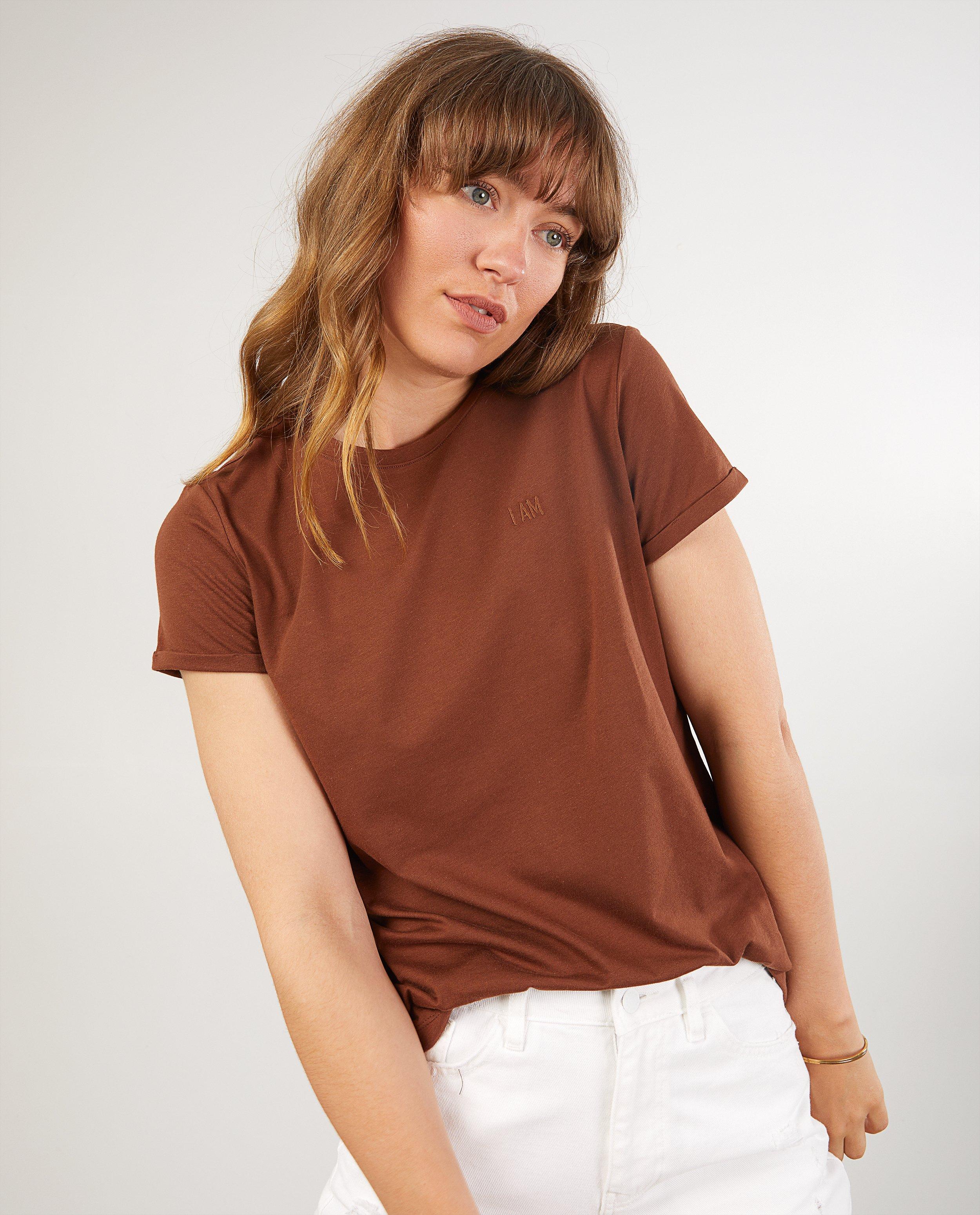 T-shirt van gerecycleerd polyester I AM - Product Detail - bruin - afbeelding nummer 2