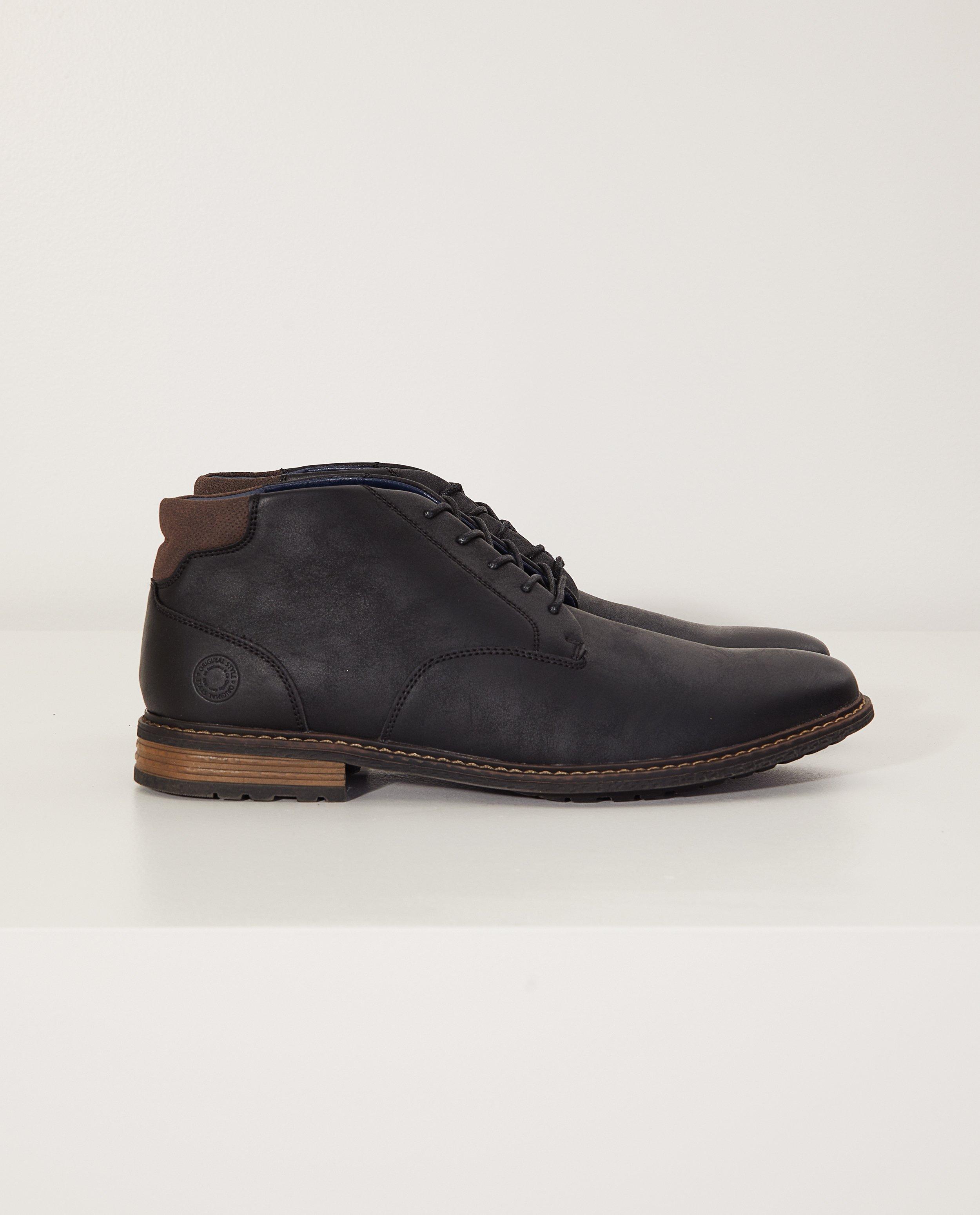 Lederen boots in zwart - met gevoerde tong - BBXR By Bullboxer