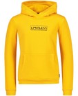 Gele hoodie met opschrift Levv - in zwart - Levv