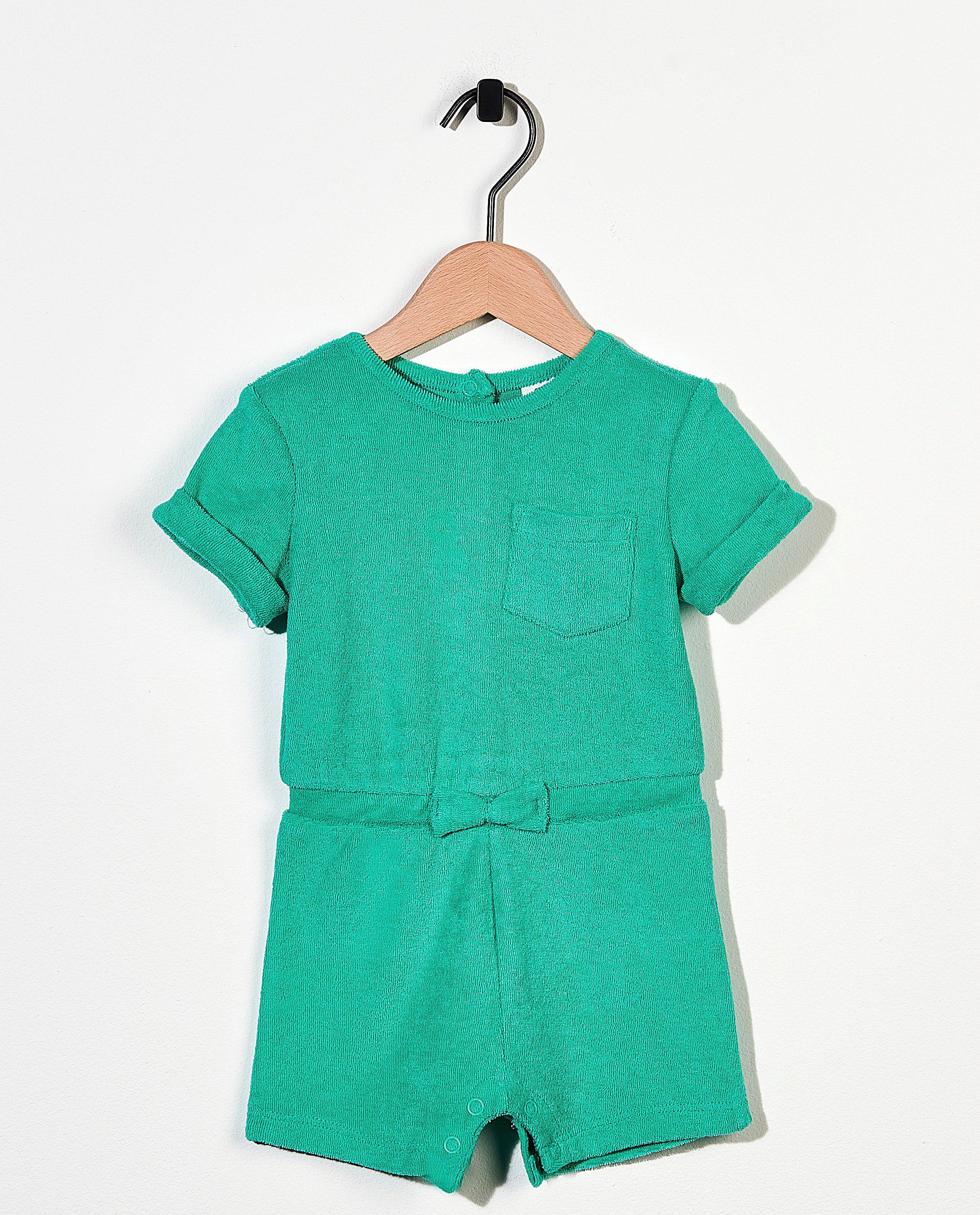 Groene jumpsuit van spons - met strikje - Cuddles and Smiles