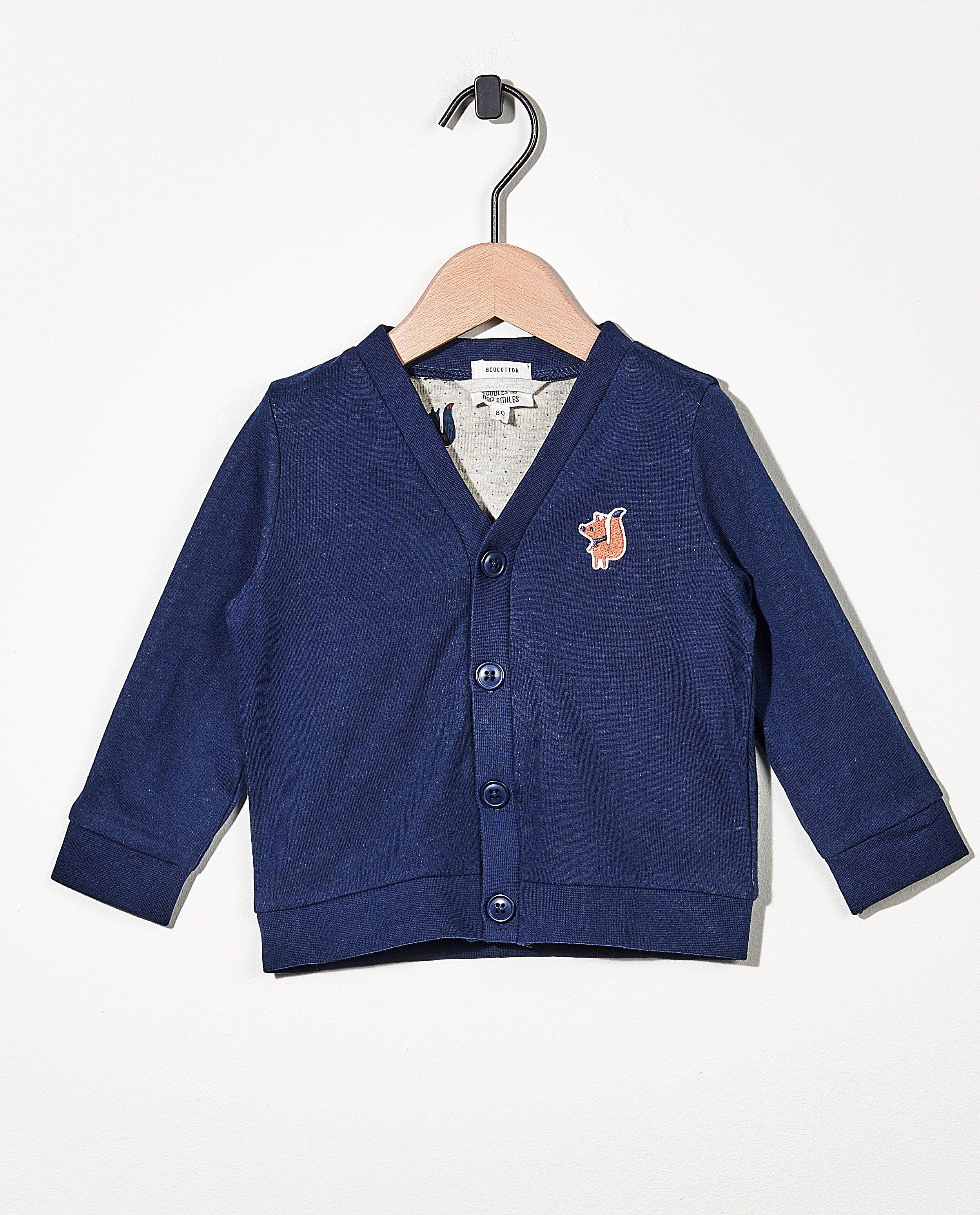Blauwe cardigan van biokatoen - met patch - Newborn 50-68