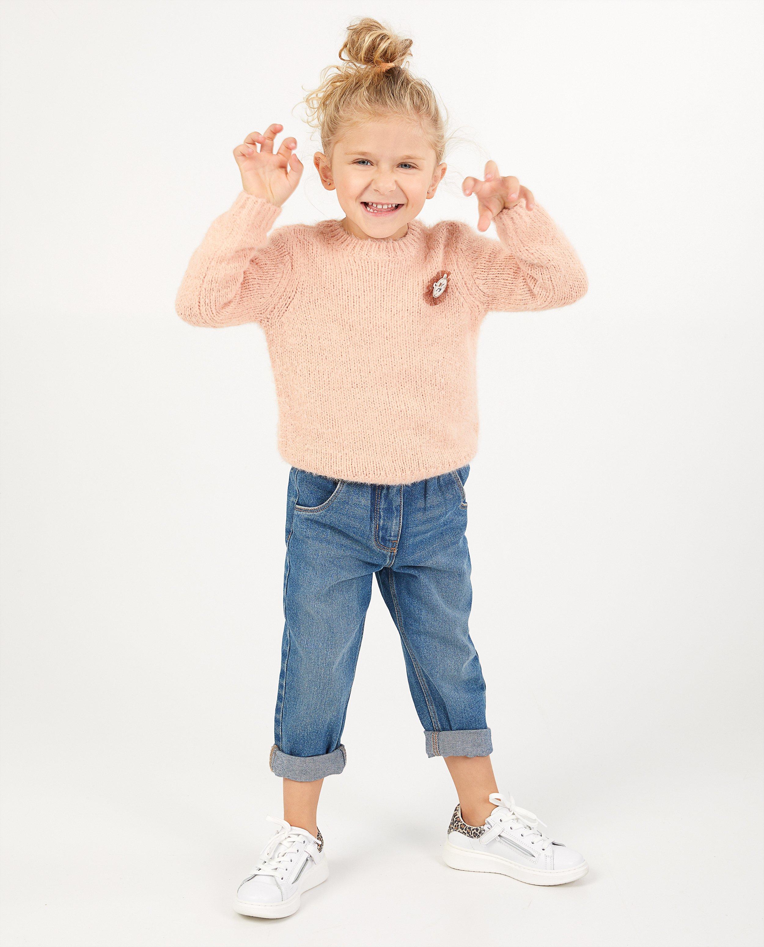 Pull rose en tricot avec une broche - duveteux - Milla Star