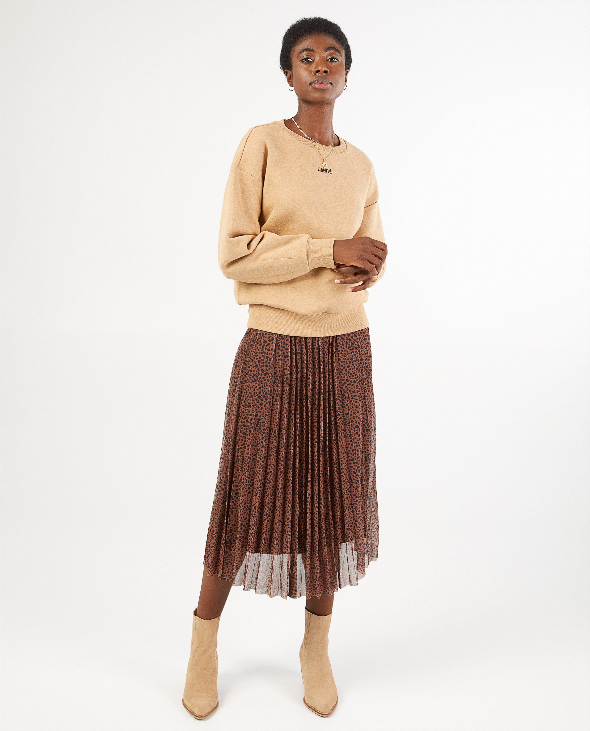 Camel sweater Sora - met geborduurde tekst - Sora