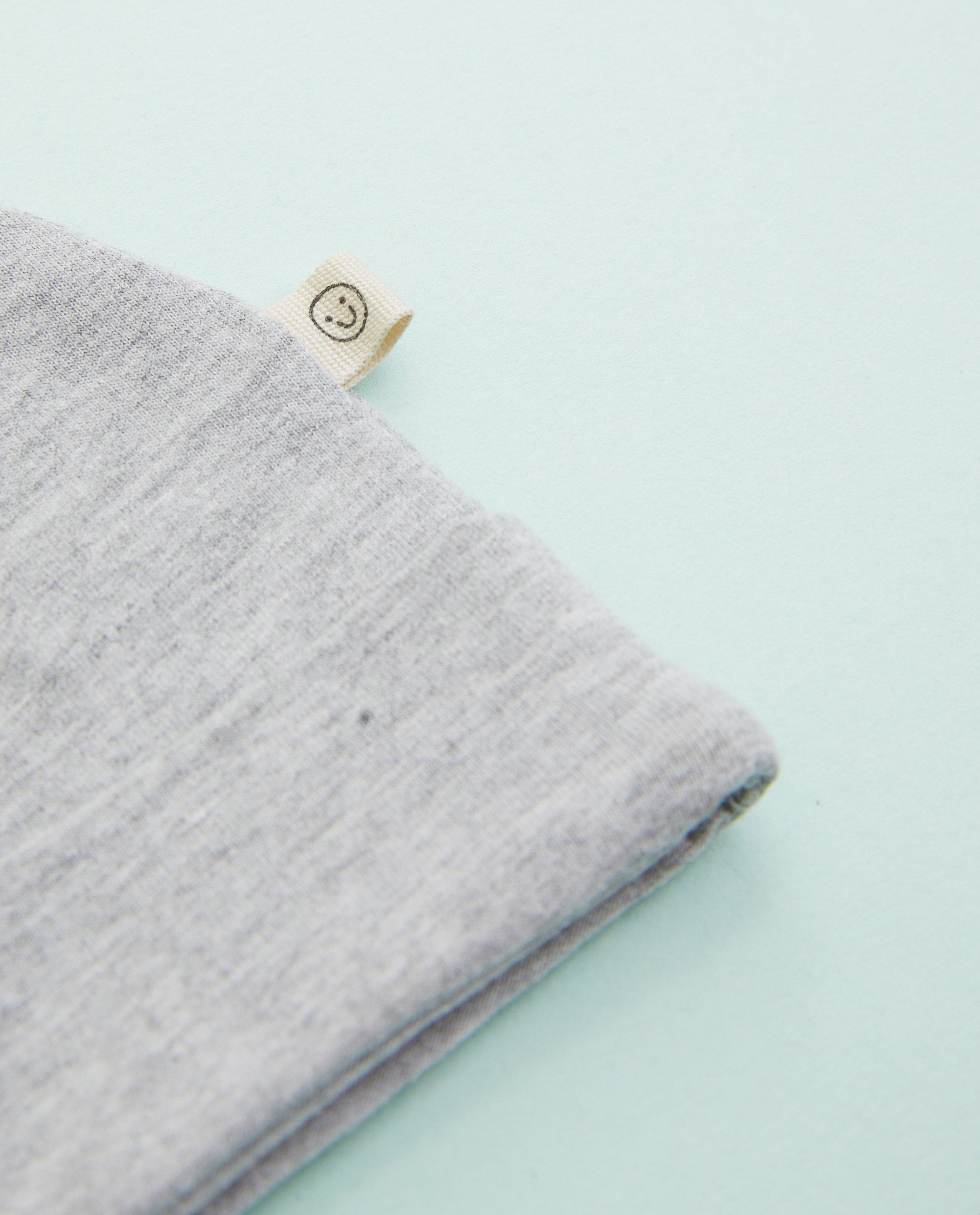Bonneterie - Bonnet gris pour bébés, Studio Unique