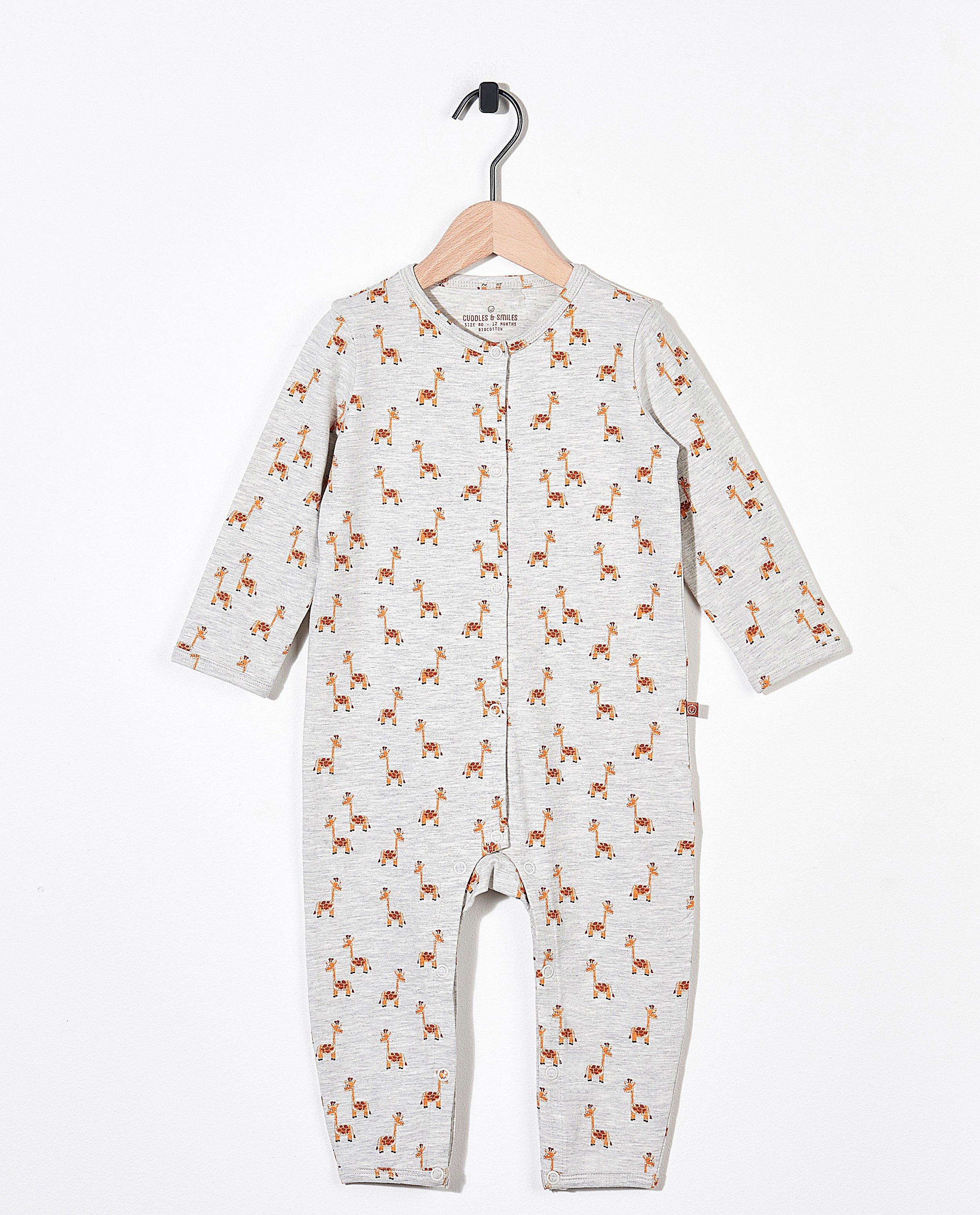 Pyjama gris en coton bio - imprimé intégral de girafes - Cuddles and Smiles