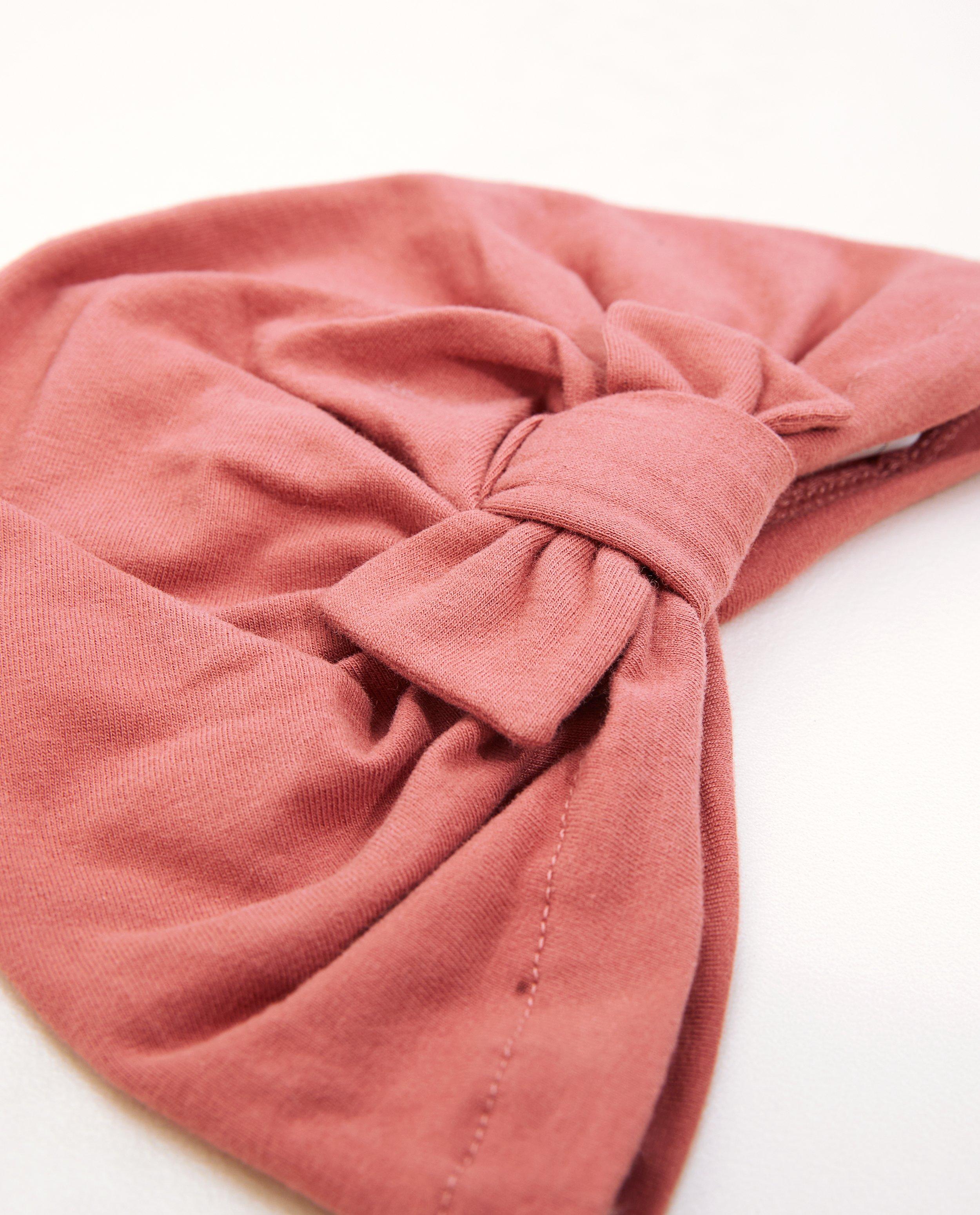 Bonnet rouge en coton bio - D&eacute;tails du produit - rouge fonc&eacute; - image num&eacute;ro 3