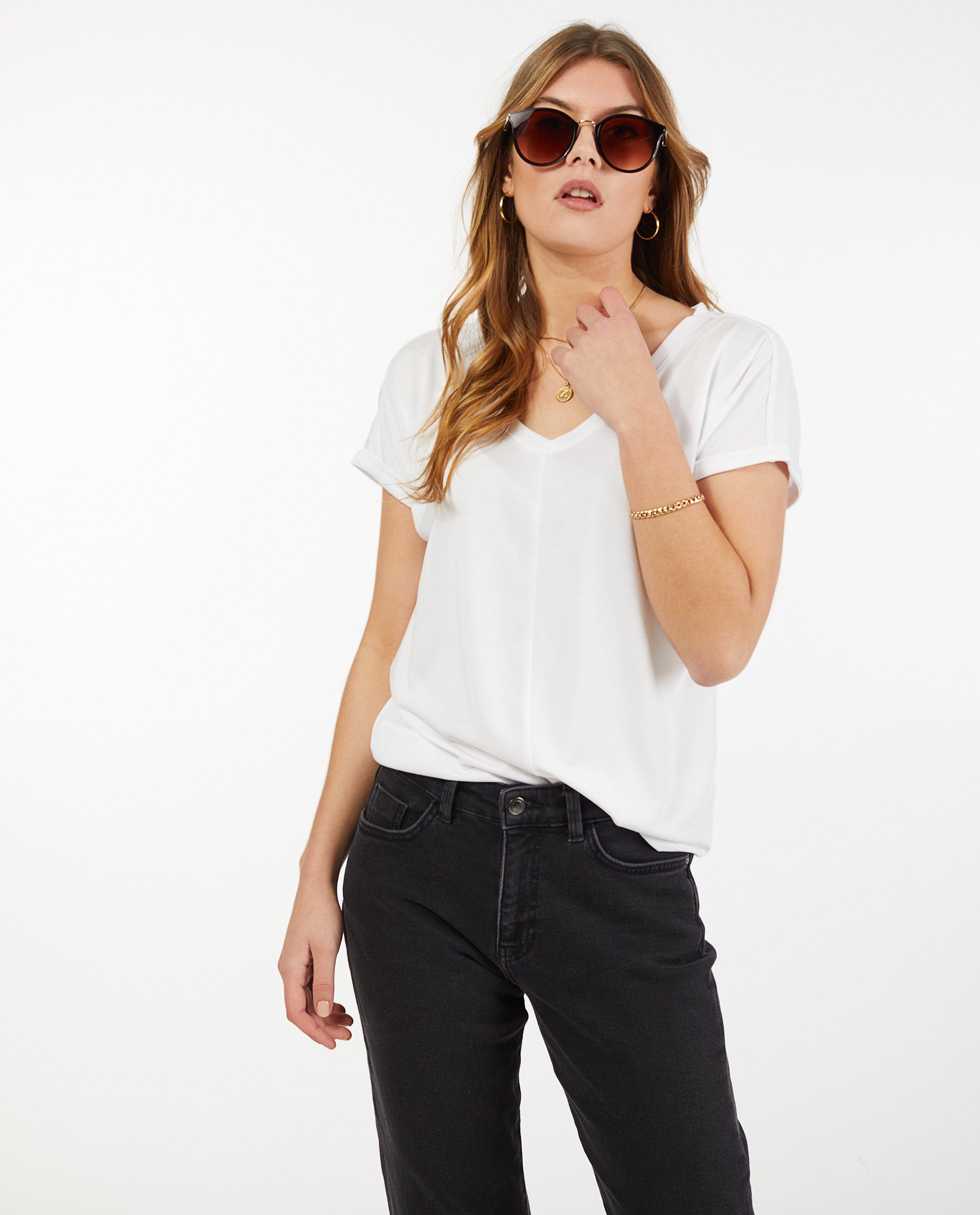T-shirt noir  - avec col en V - Sora