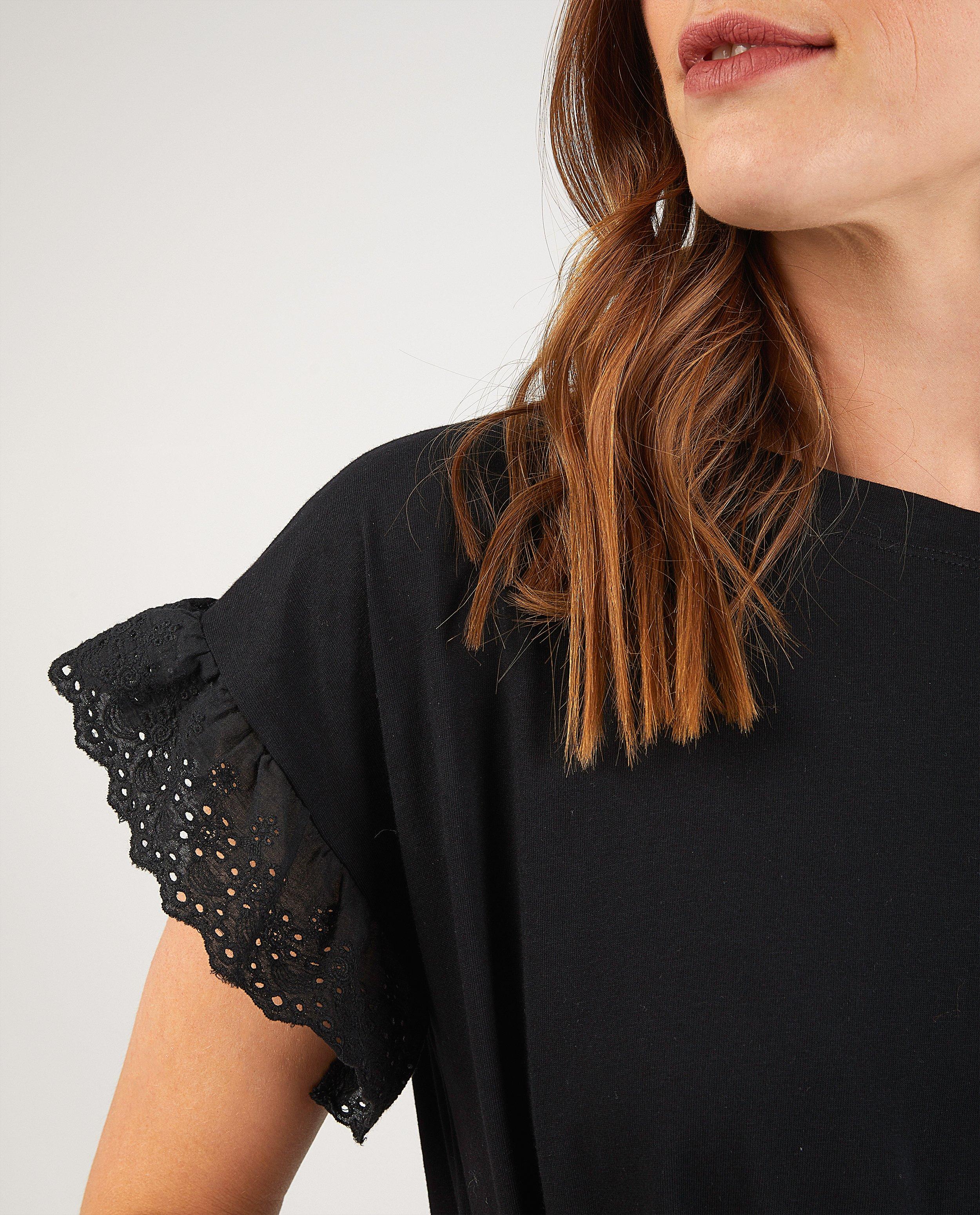 T-shirts - 