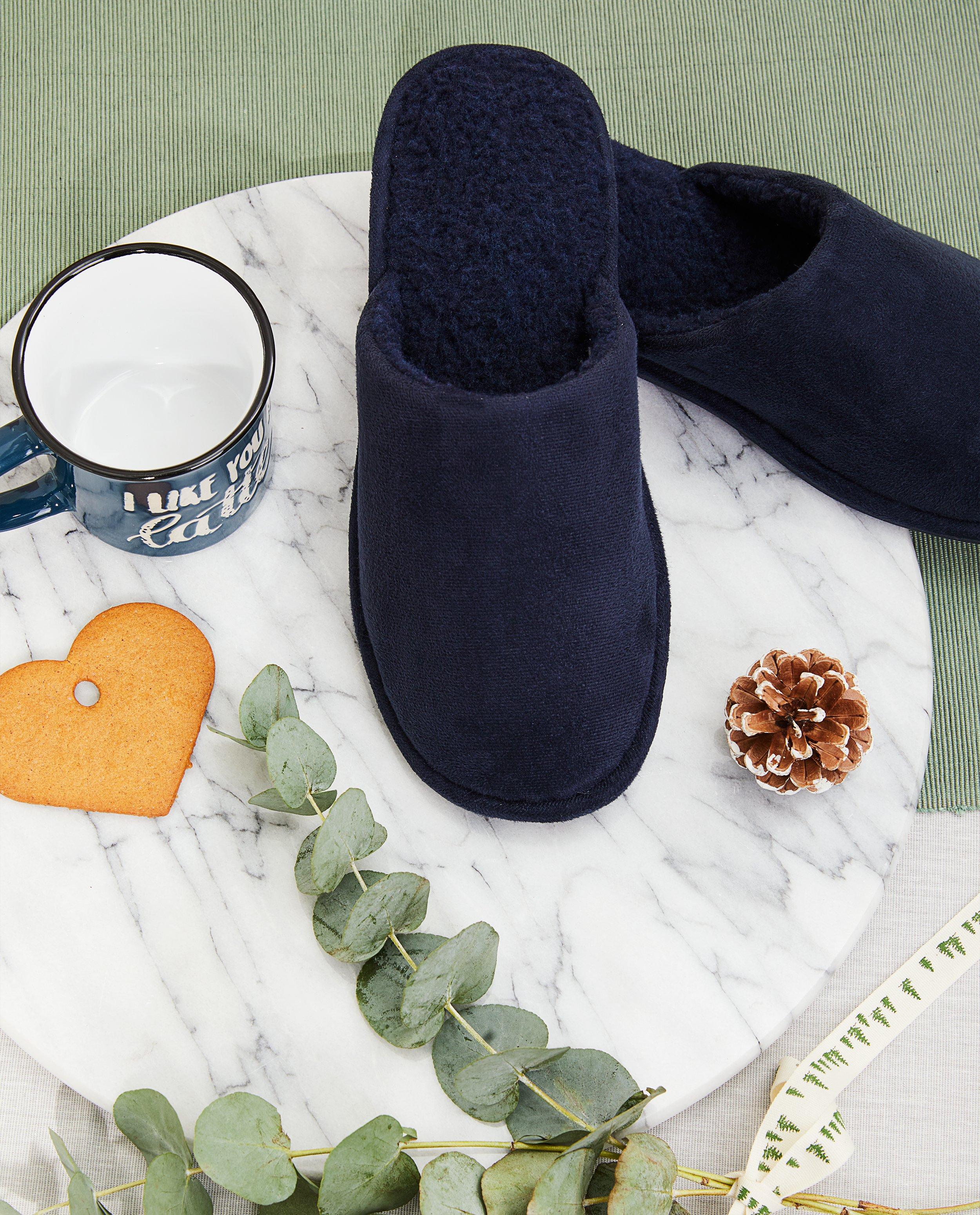 Blauwe pantoffels, maat 41-46 - Product Detail - donkerblauw - afbeelding nummer 1