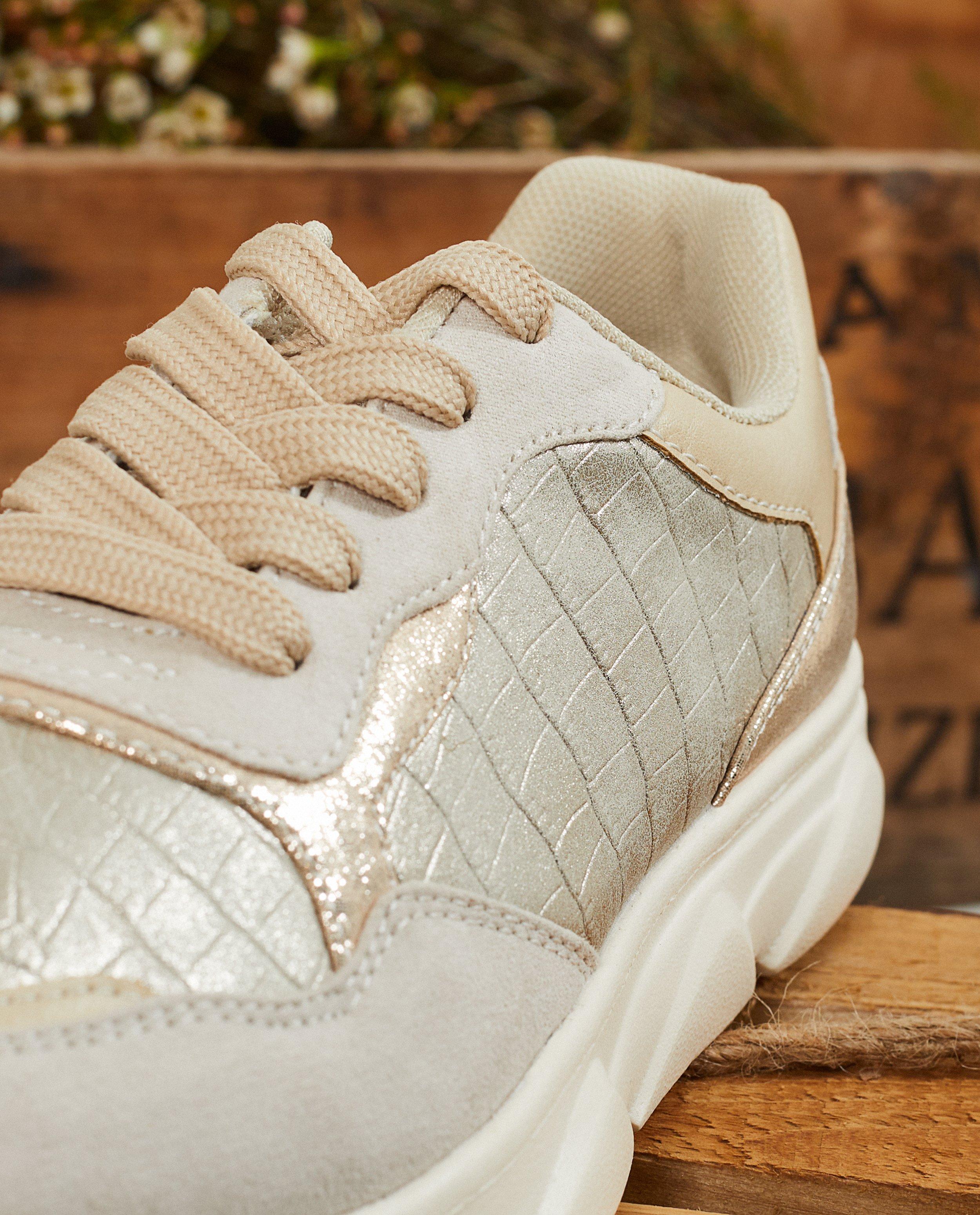 Goudkleurige sneakers, maat 36-41