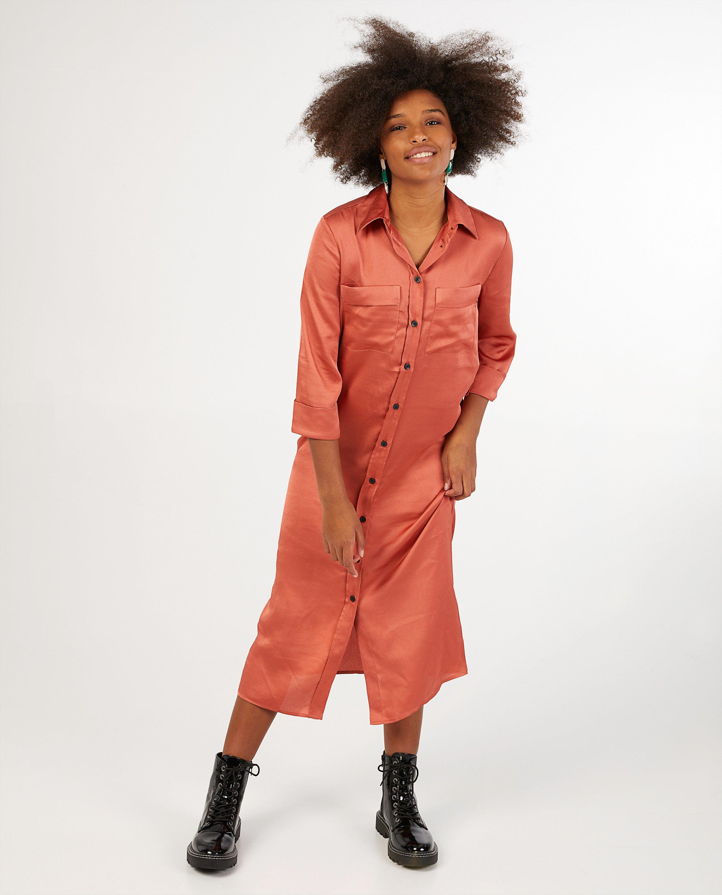 Robe boutonnée en satin doux Sora - à manches 3/4 - Sora