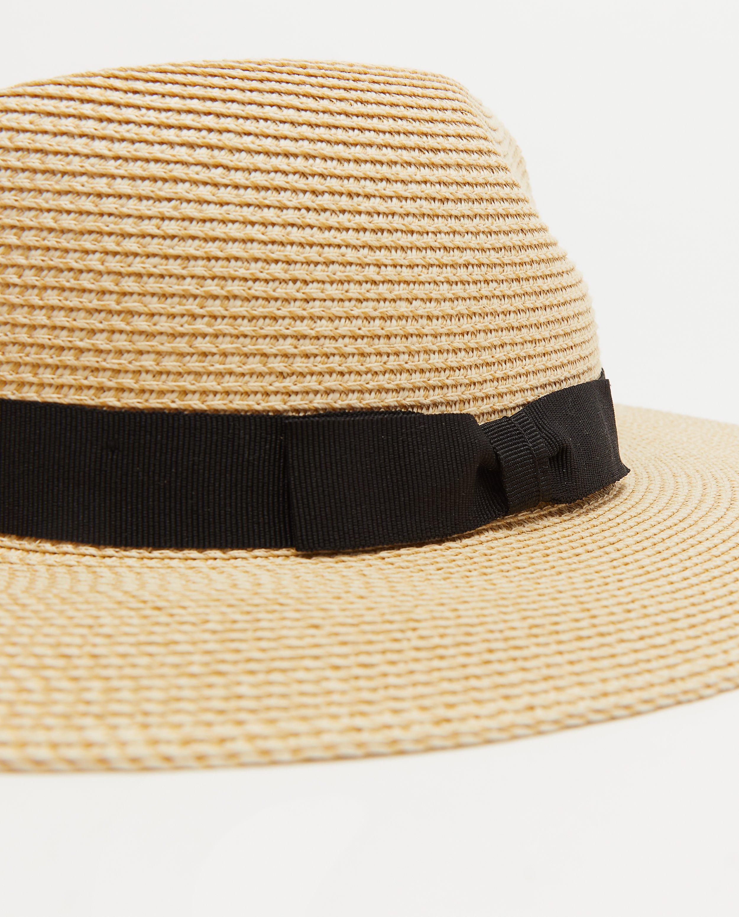 Bonneterie - Chapeau beige avec une bande noire Pieces