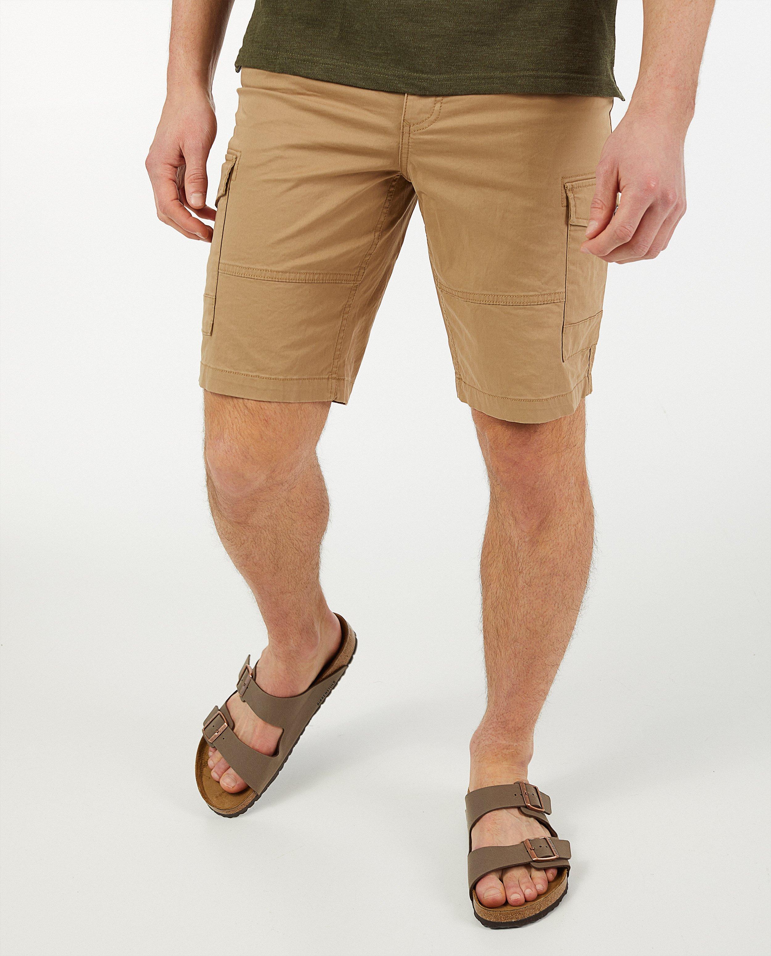Shorten - Beige bermuda met klepzakken