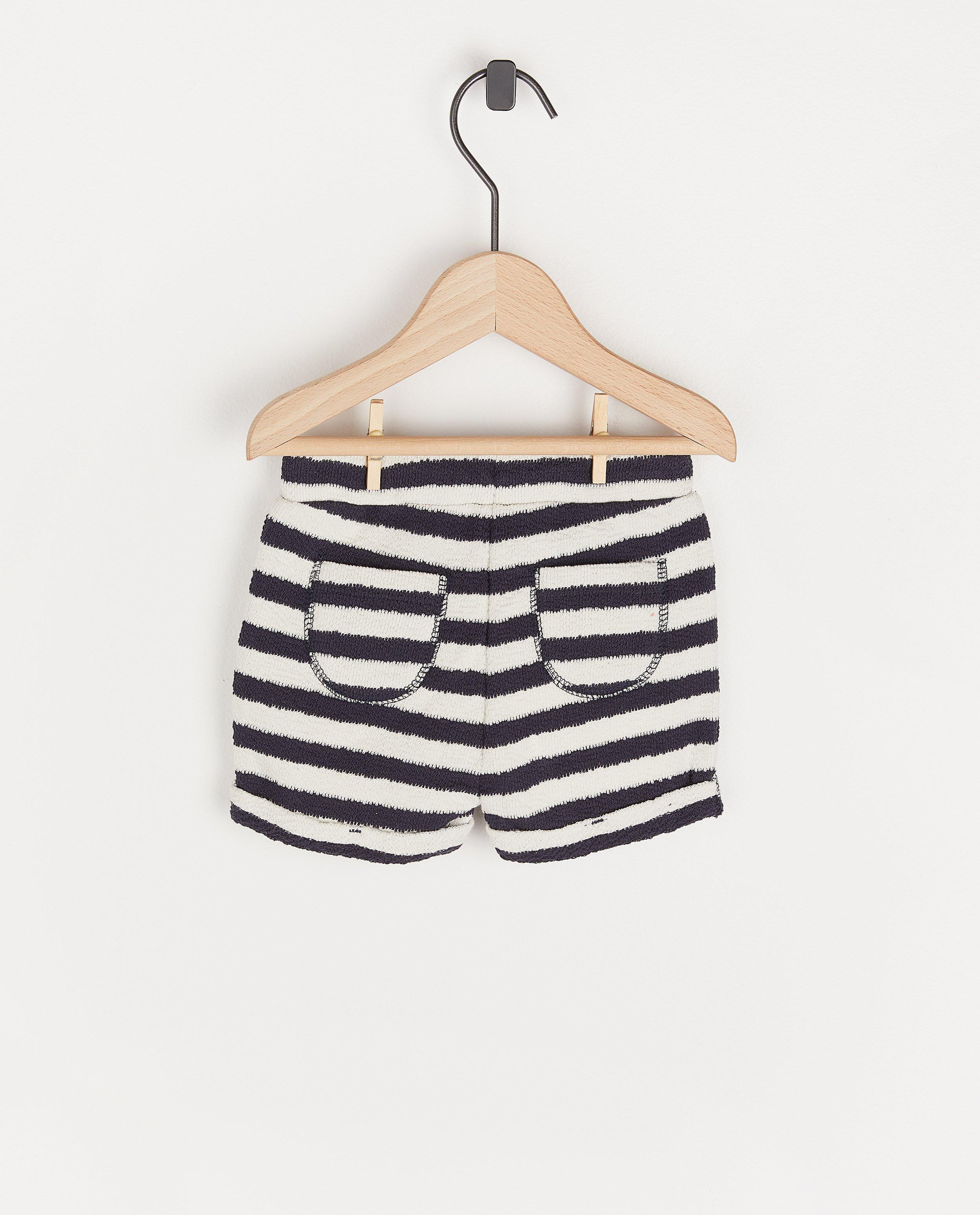 Shorts - Short blanc à rayures brunes