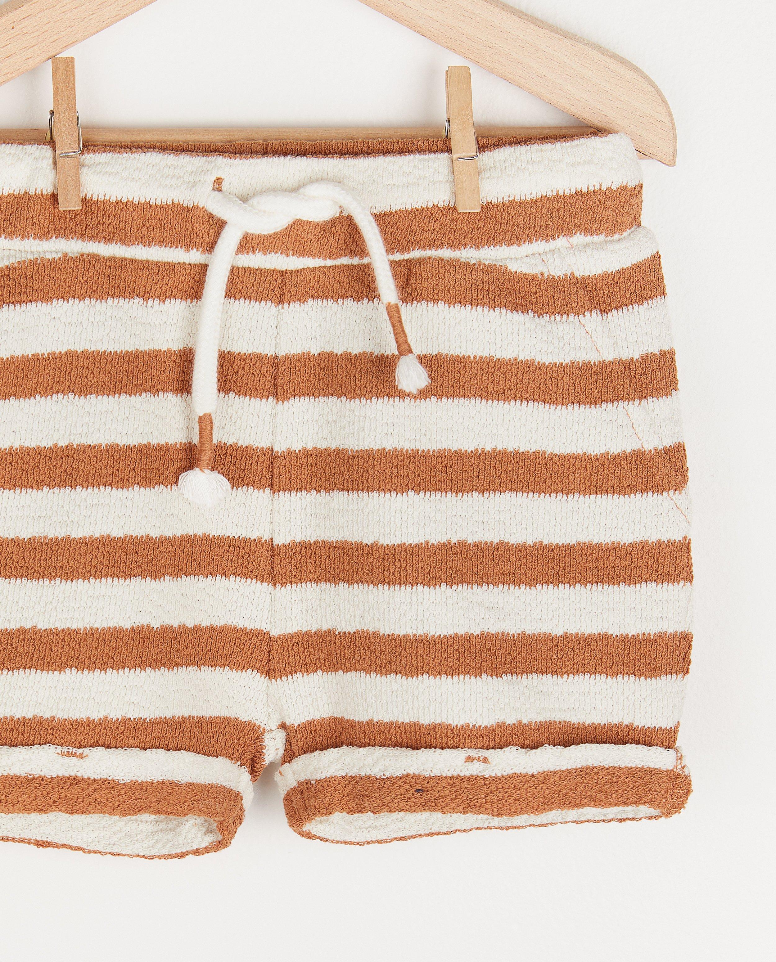 Shorts - Short blanc à rayures brunes