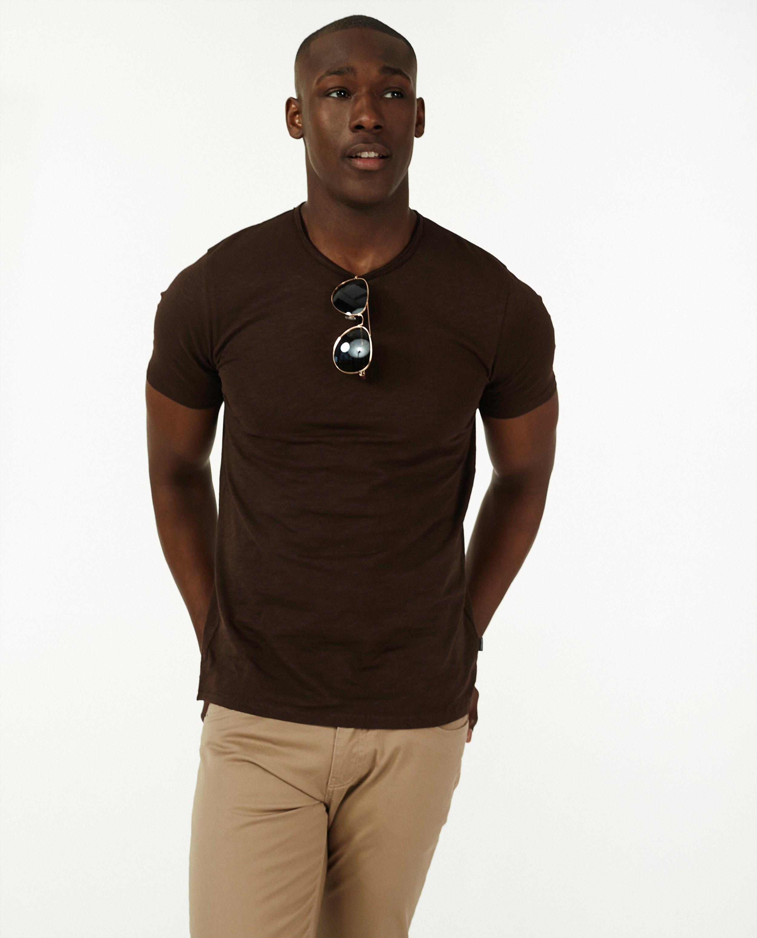T-shirts - Biokatoenen T-shirt in bruin