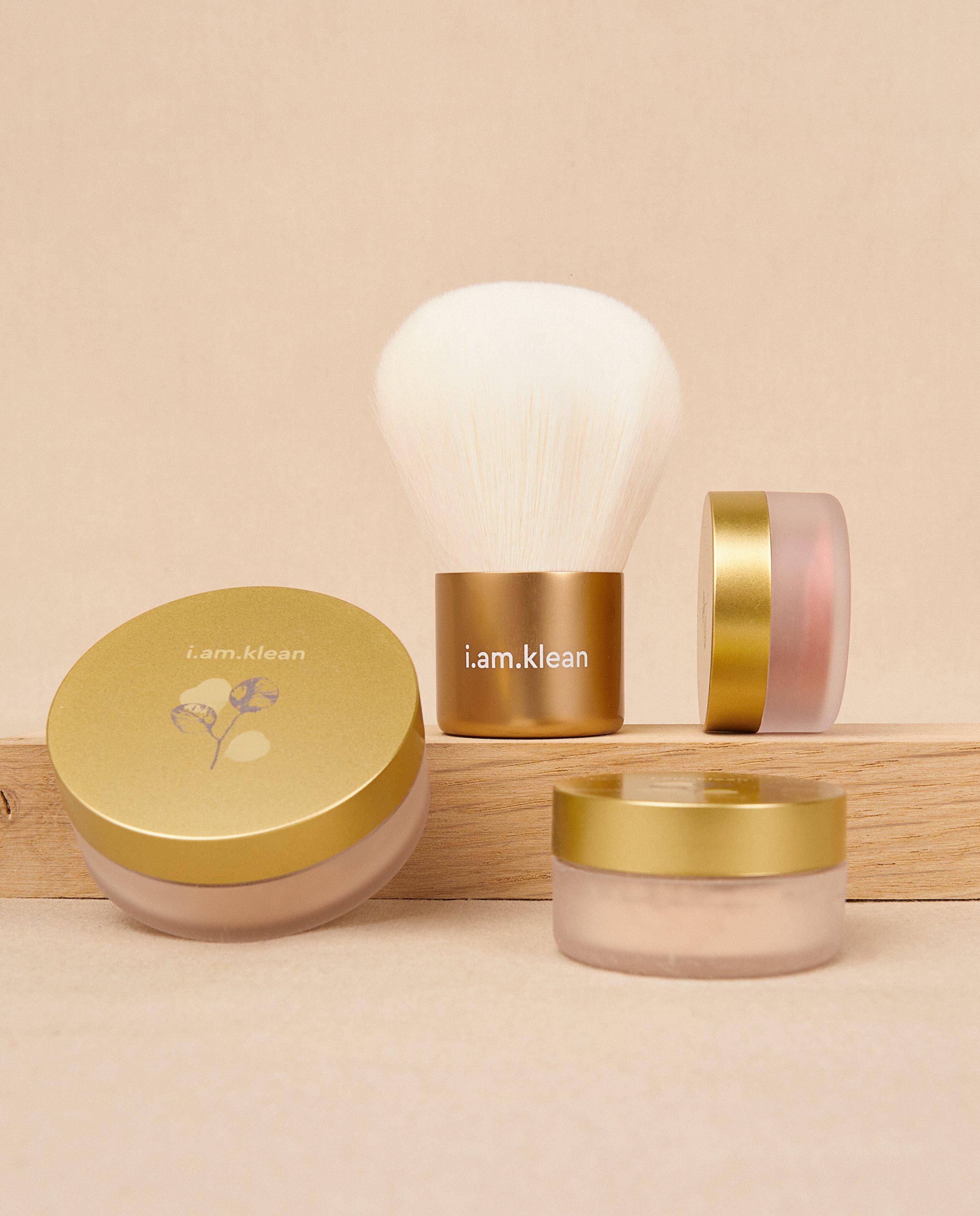 Make-up box huid medium to dark i.am.klean - met kabuki brush - I.am.klean