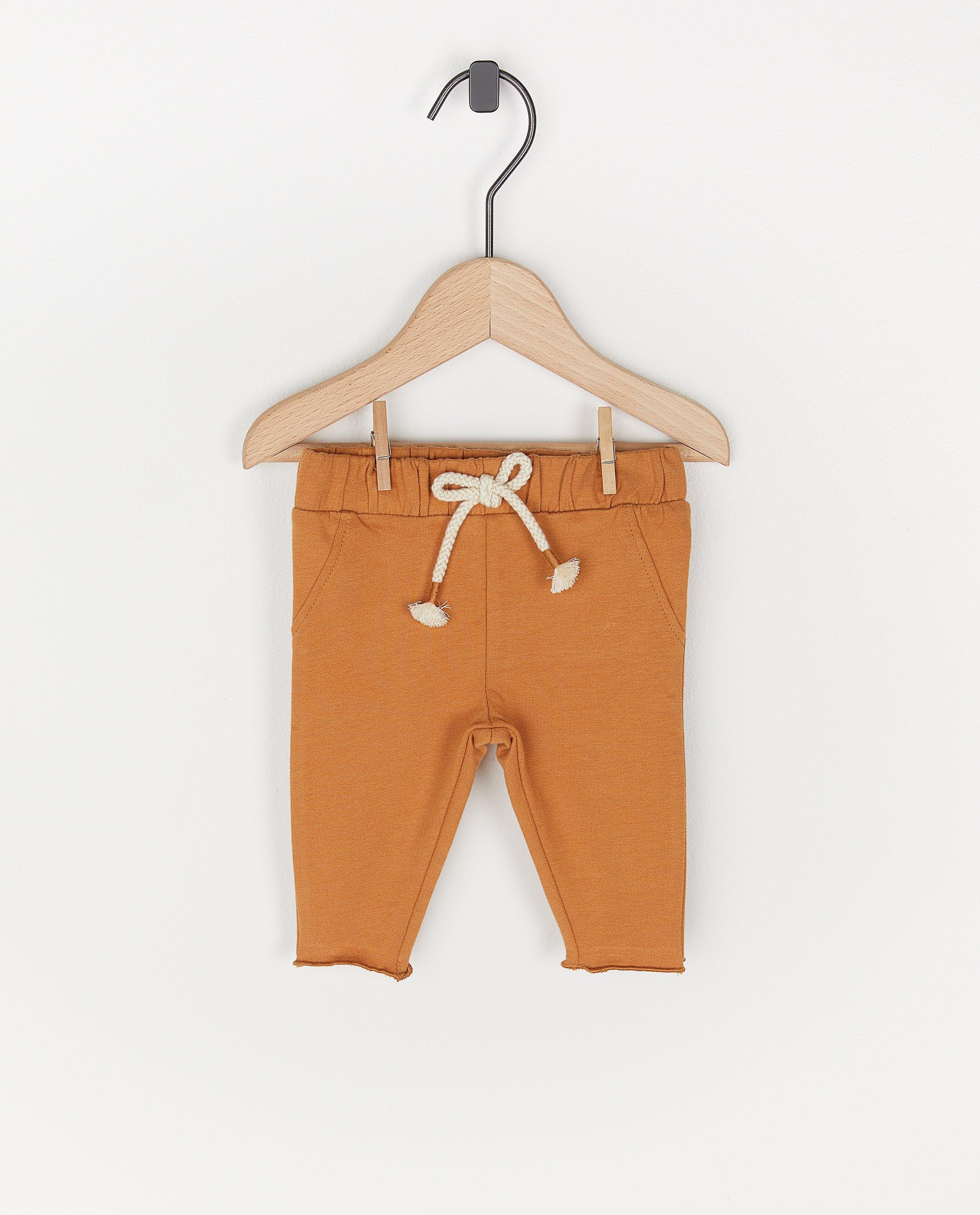 Biokatoenen broekje in bruin - jogger - Newborn 50-68