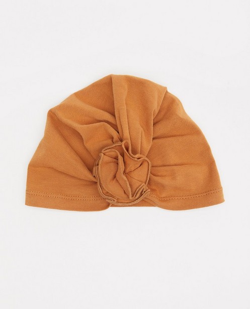 Petit bonnet en coton bio avec une fleur - brun - Newborn