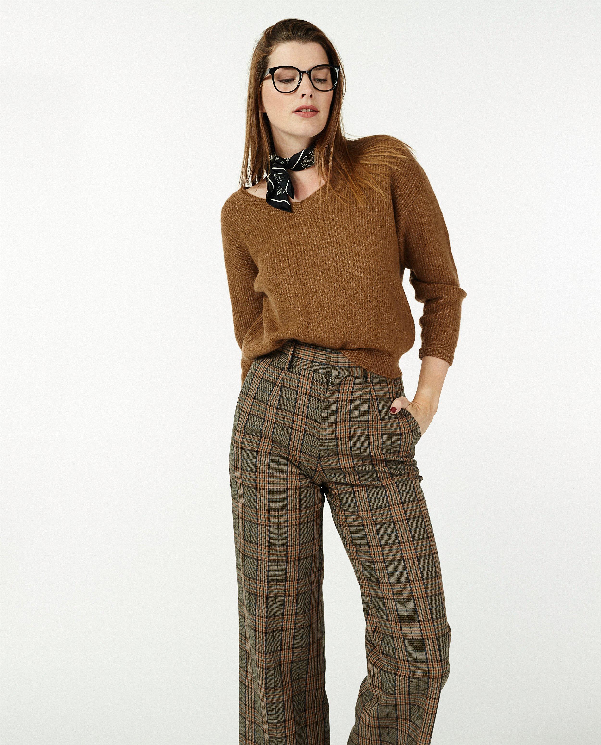 Pull brun avec un col en V Sora - coupe ample - Sora