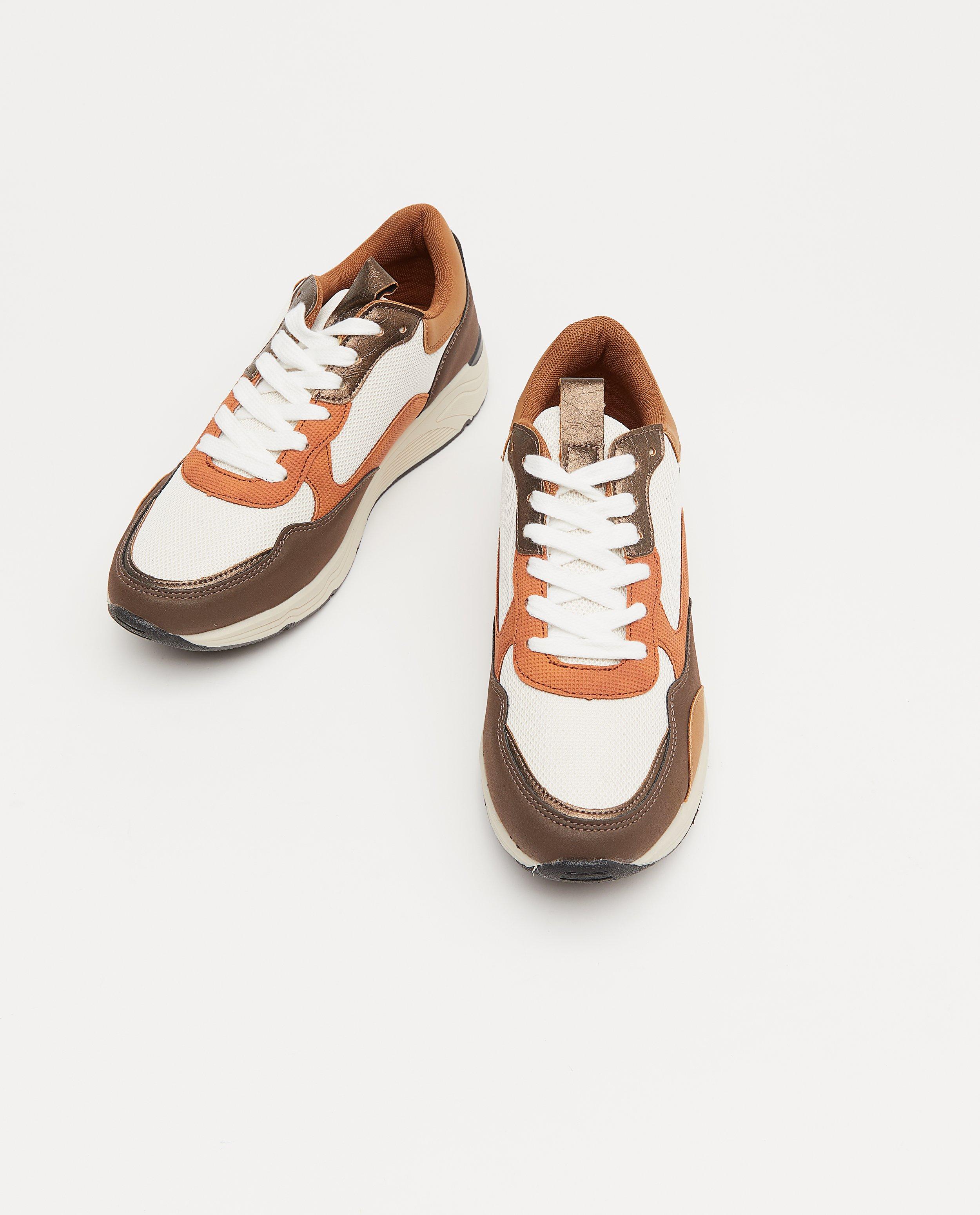 Witte sneakers, maat 36-41