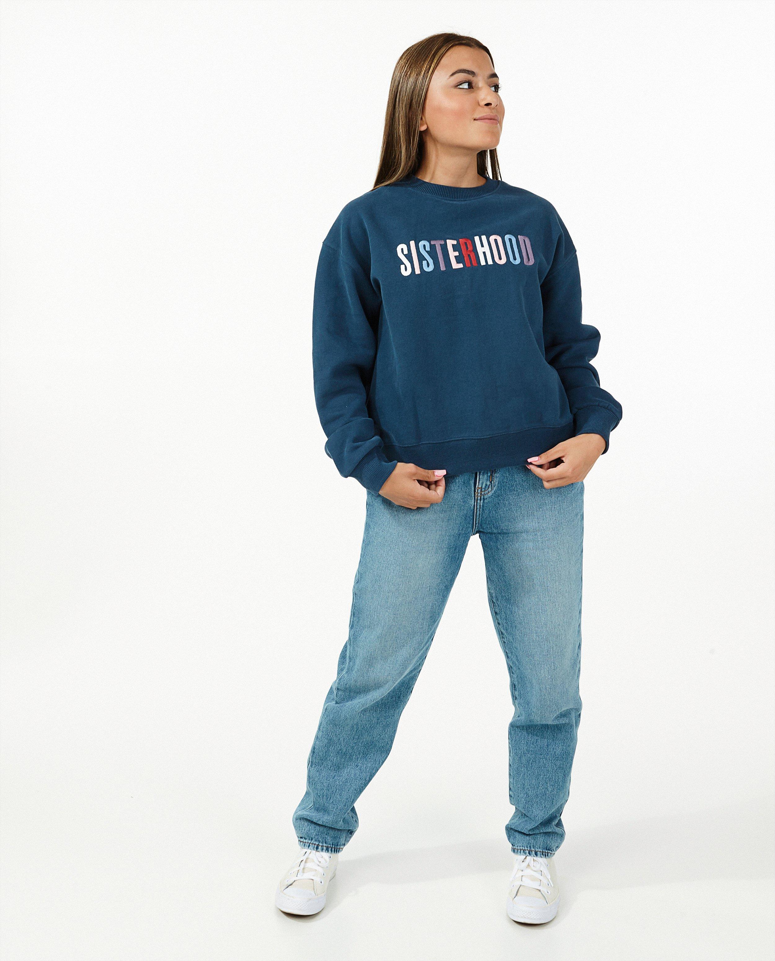 Blauwe sweater Nour en Fatma - sisterhood - Nour en Fatma