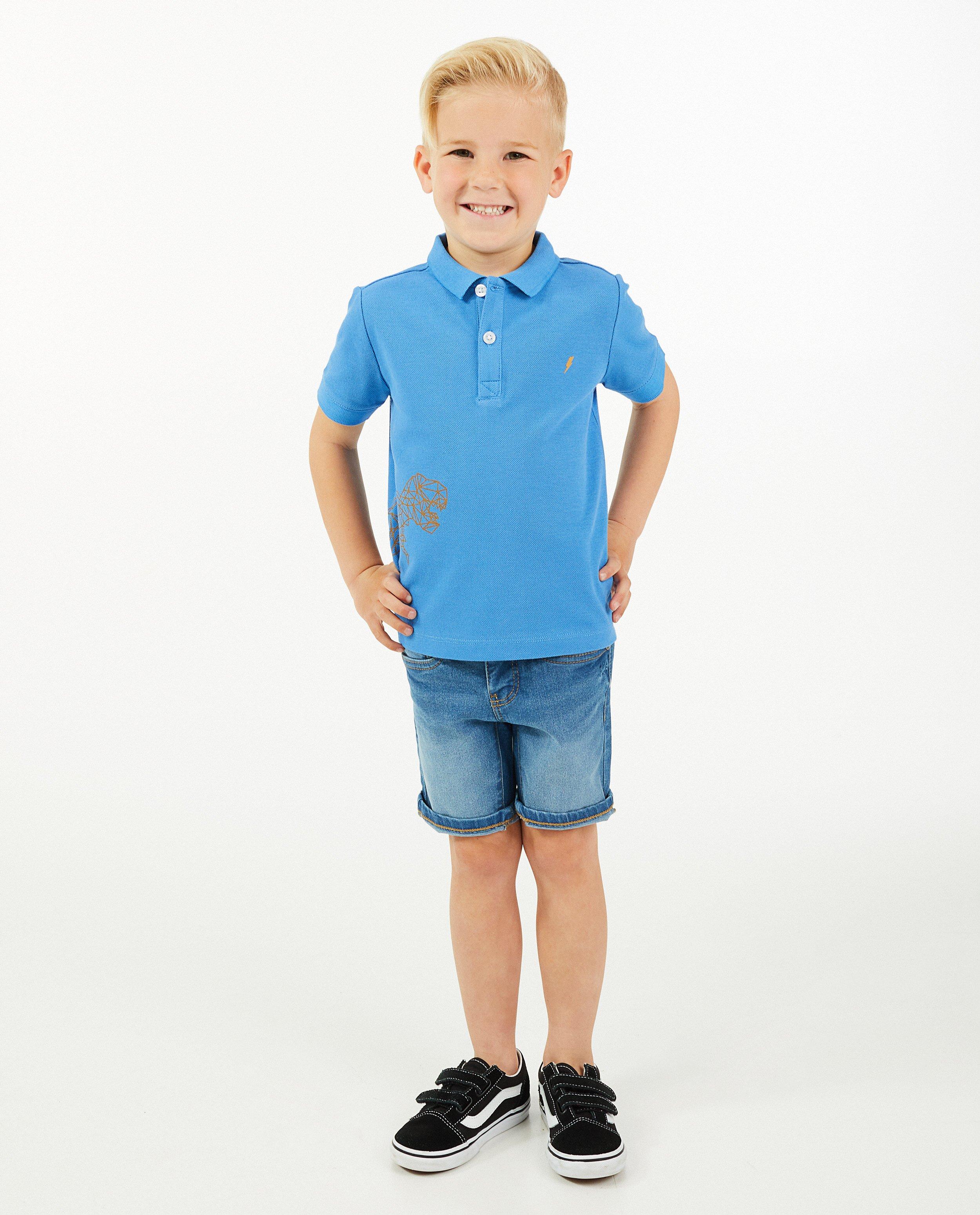 Polo bleu avec un imprimé à dinos - sur le côté - Kidz Nation